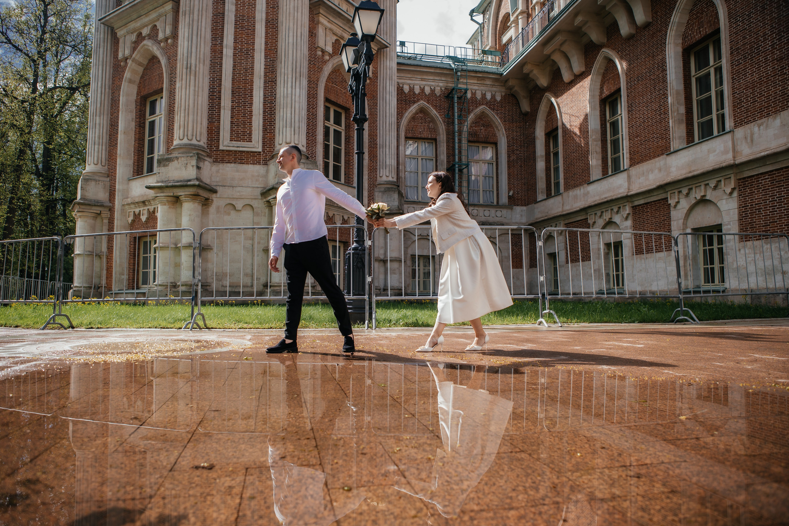 Свадебная фотопрогулка в музее заповеднике Царицыно. Свадебный фотограф в Москве
