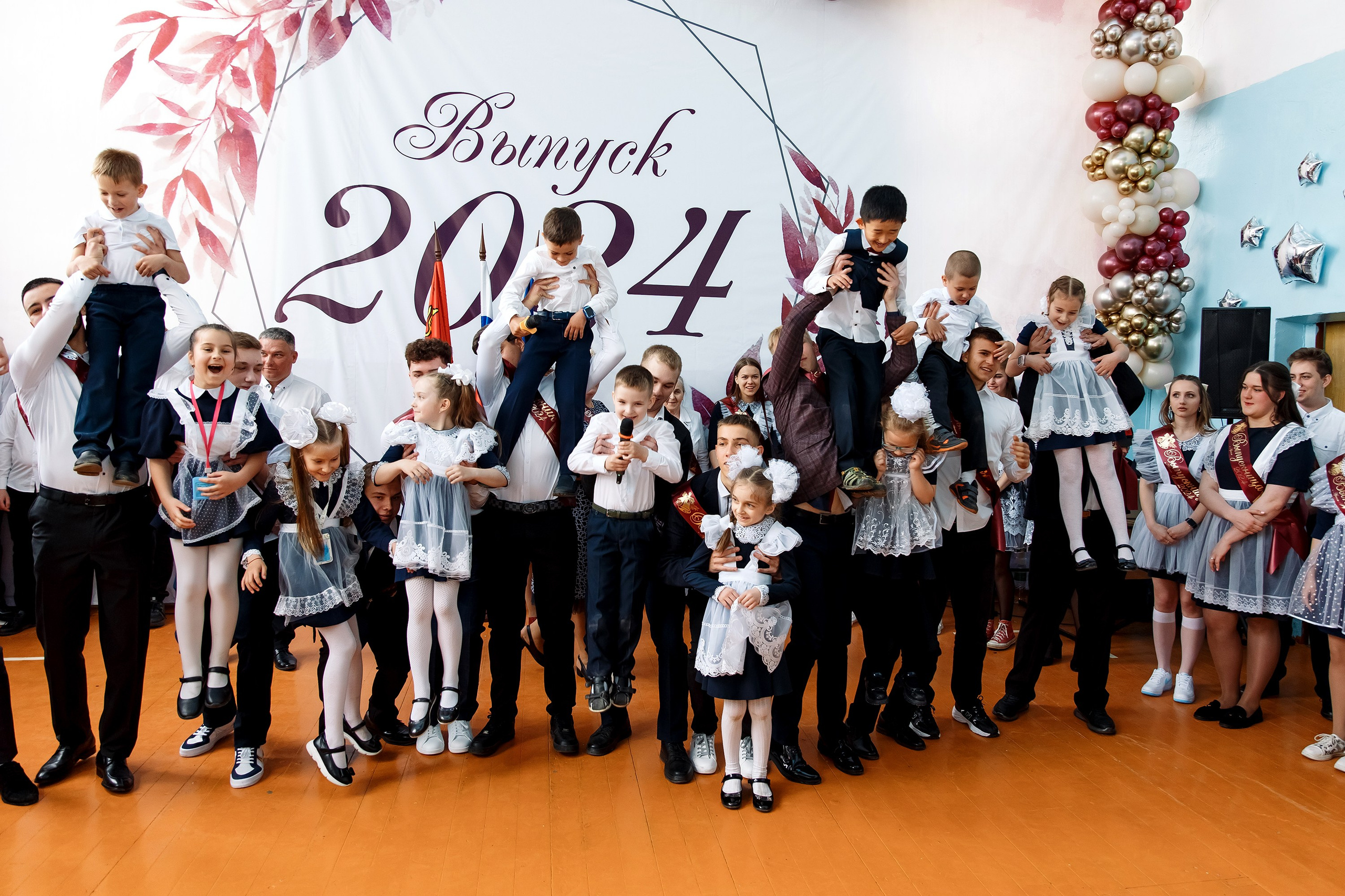 11 класс Последний звонок. Фотограф Любовь Корниенко, Примоский край