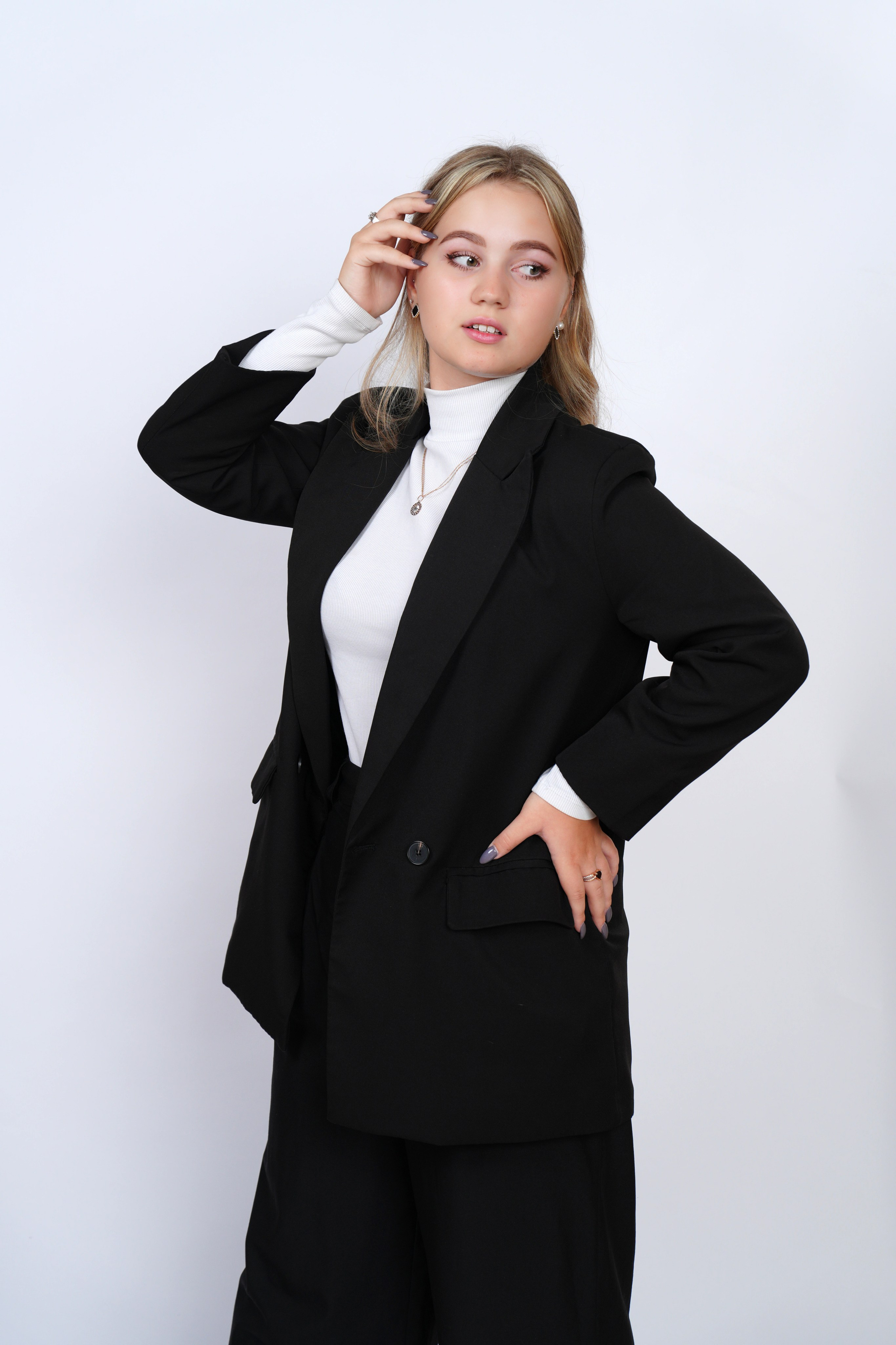 ФОТОСЕССИЯ НА БЕЛОМ ФОНЕ (в школе или студии). Школьная фотография в Санкт-Петербурге, выпускные альбомы, фотосессии