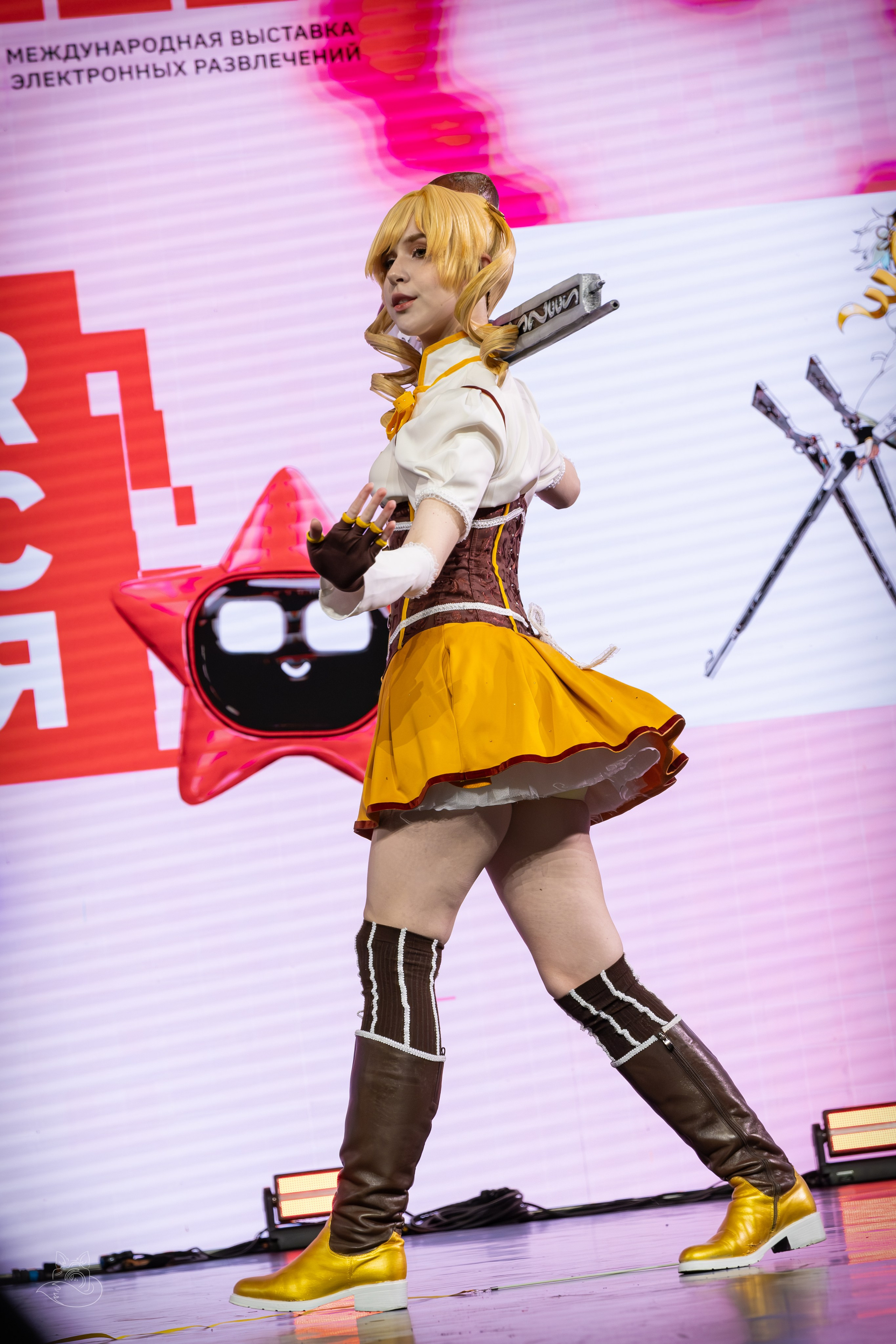 Сцена РЭД ЭКСПО 2024. Косплей фотограф