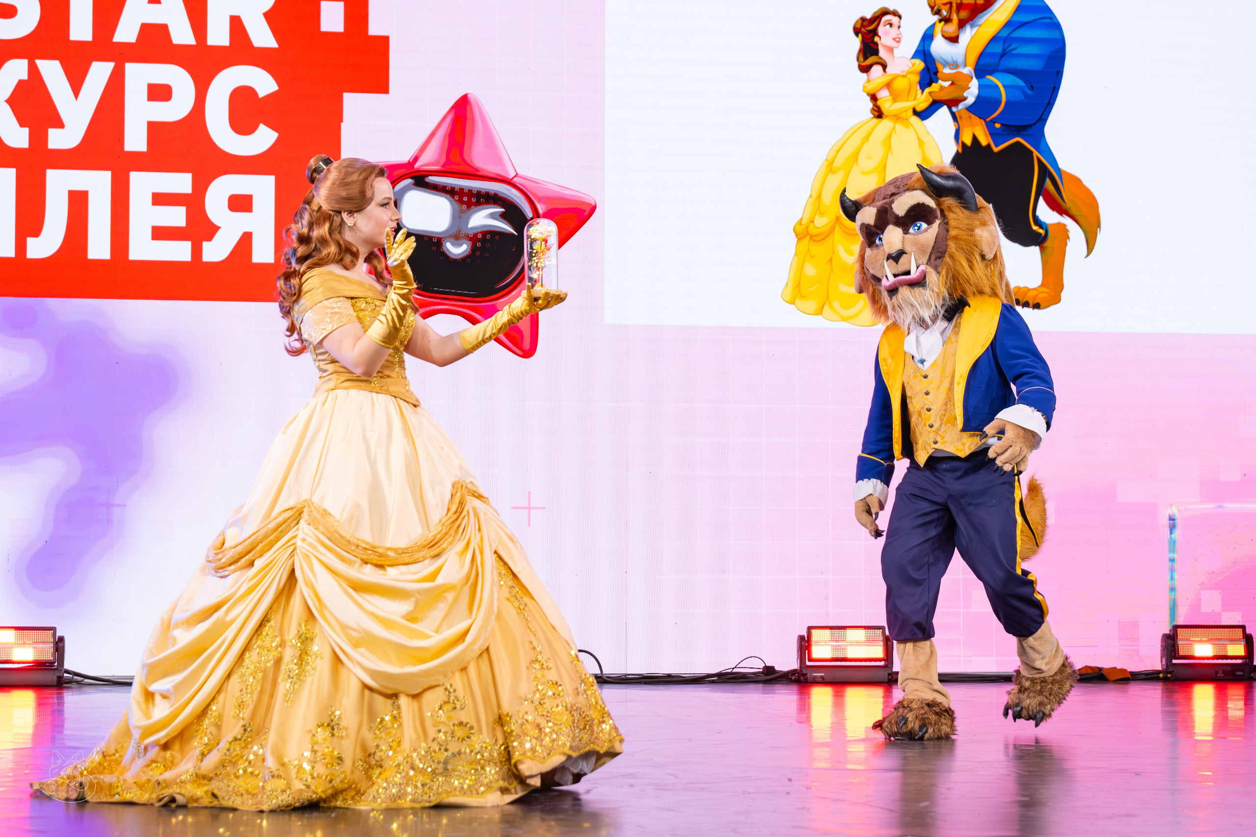 Сцена РЭД ЭКСПО 2024. Косплей фотограф