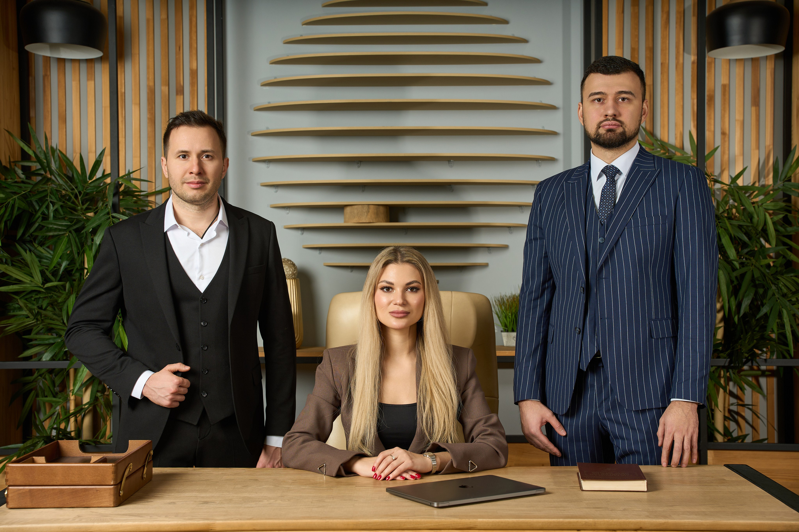 Офисная фотосъемка в Москве – Деловые портреты и командные фото | AkselPhoto. Фотограф в Москве (ЮВАО ВАО СВАО)