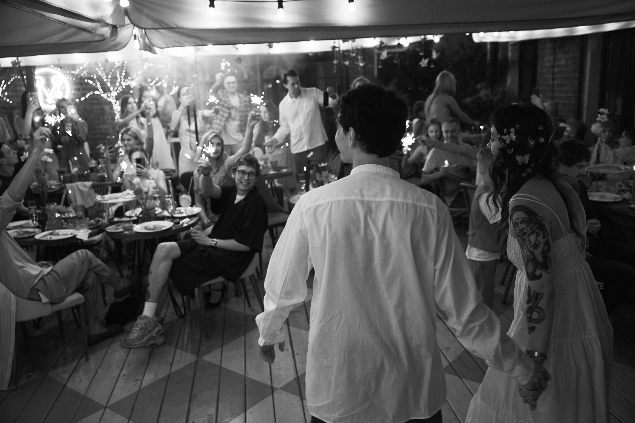 Бумажные украшения и блестки* Костя & Наташа. Фотограф Чугунов Александр