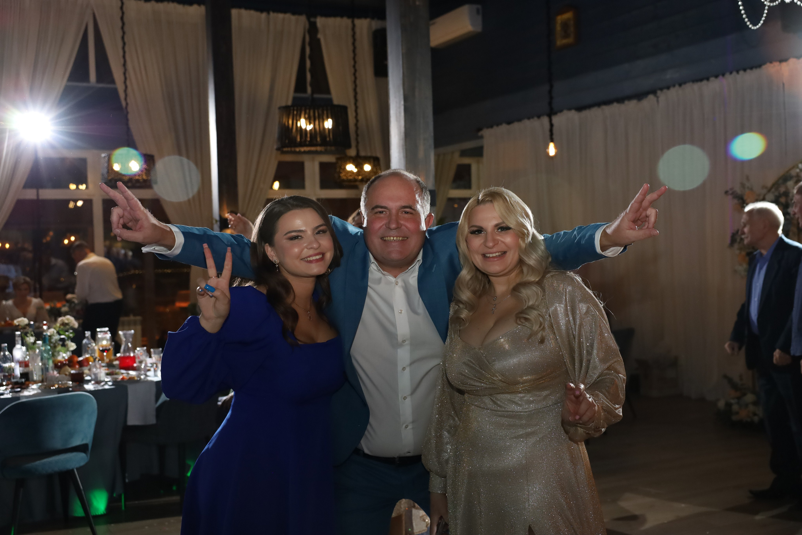 𝒜𝓇𝓉𝑒𝓂 & 𝐿𝓎𝓊𝓈𝓎𝒶 (𝓇𝑒𝓈𝓉𝒶𝓊𝓇𝒶𝓃𝓉). 𝑀𝑜𝓈𝒸𝑜𝓌. Свадебный фотограф в Санкт-Петербурге