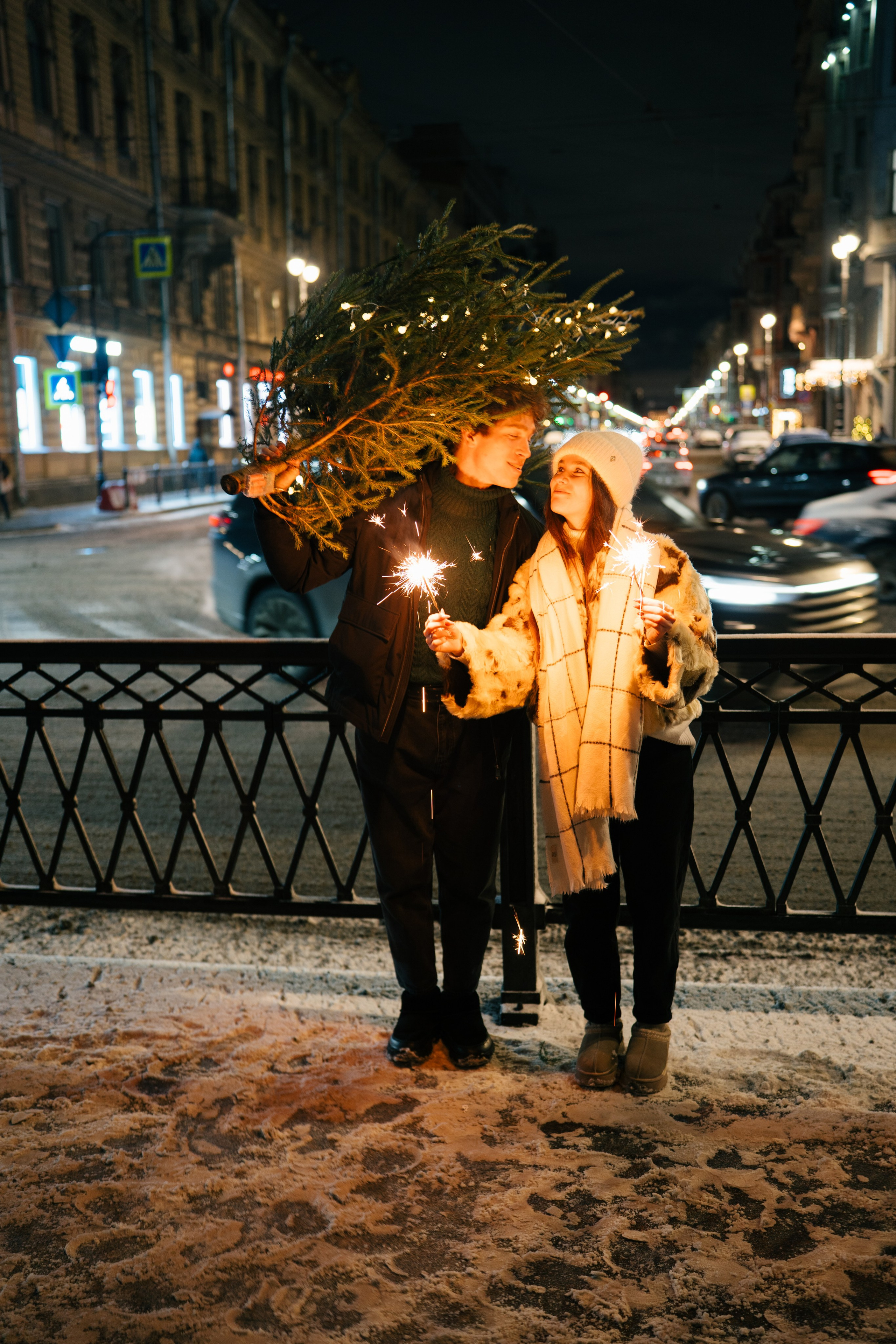 НОВОГОДНЯЯ ПРОГУЛКА ПАРЫ ПО ЧЕРНЫШЕВСКОЙ ПЕРЕД НОВЫМ ГОДОМ. Профессиональный фотограф, Санкт-Петербург — Виктория Богомолова