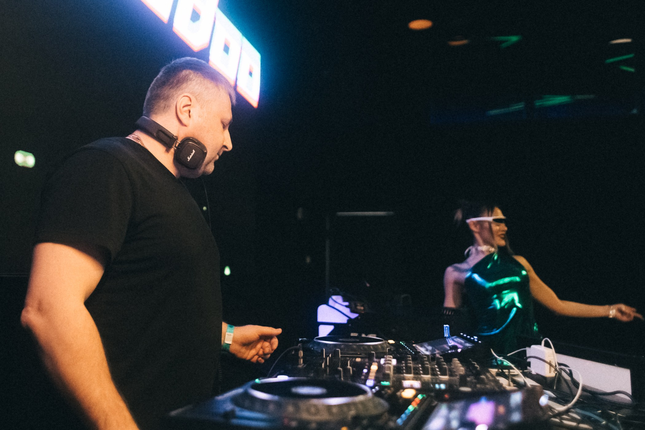 Выпускной школы диджеинга «Атмосфера». Фотограф Кемерово | Сергей