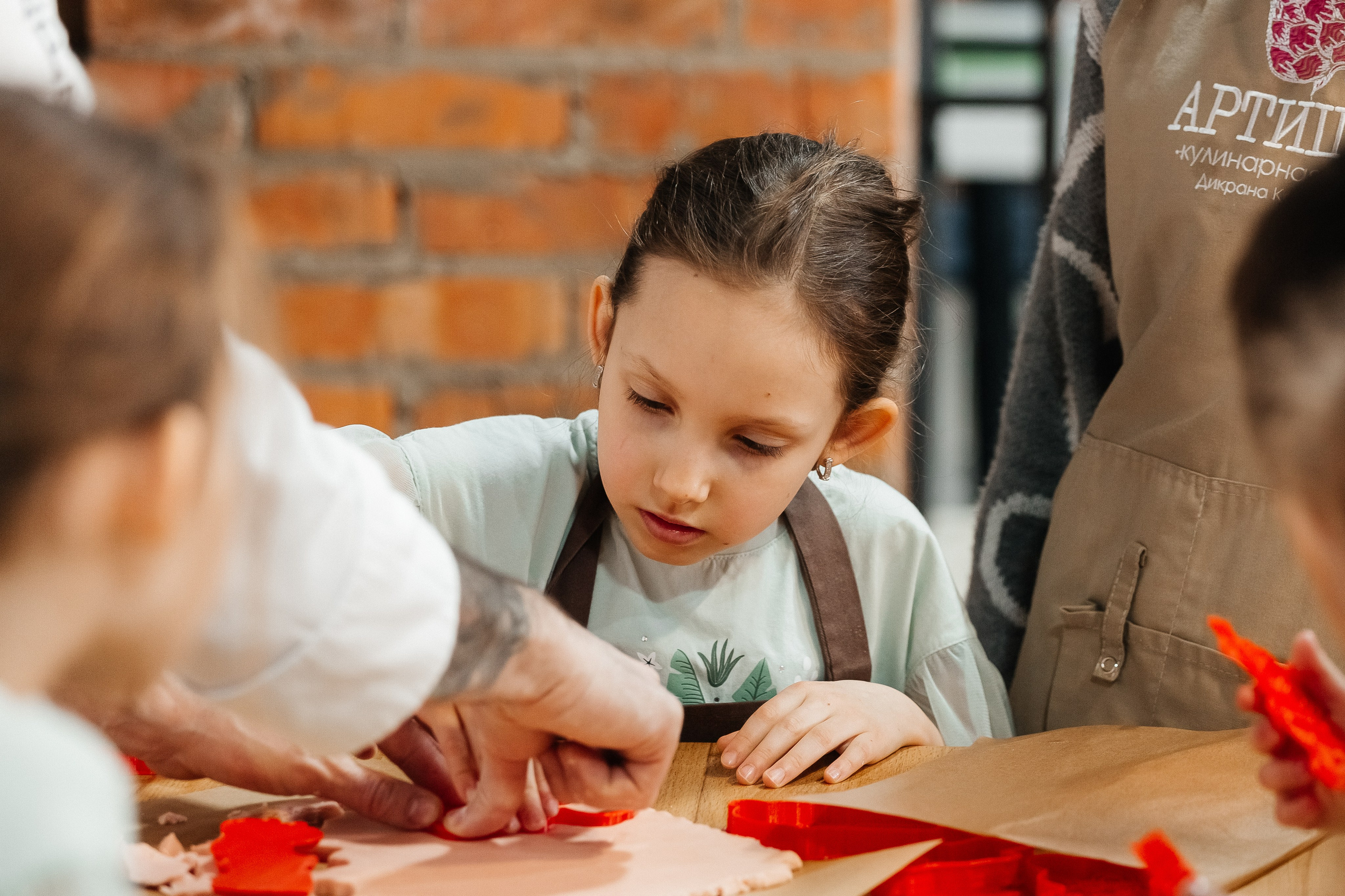 Детский мастер-класс в «АРТиШОК». Фотограф Кемерово | Сергей