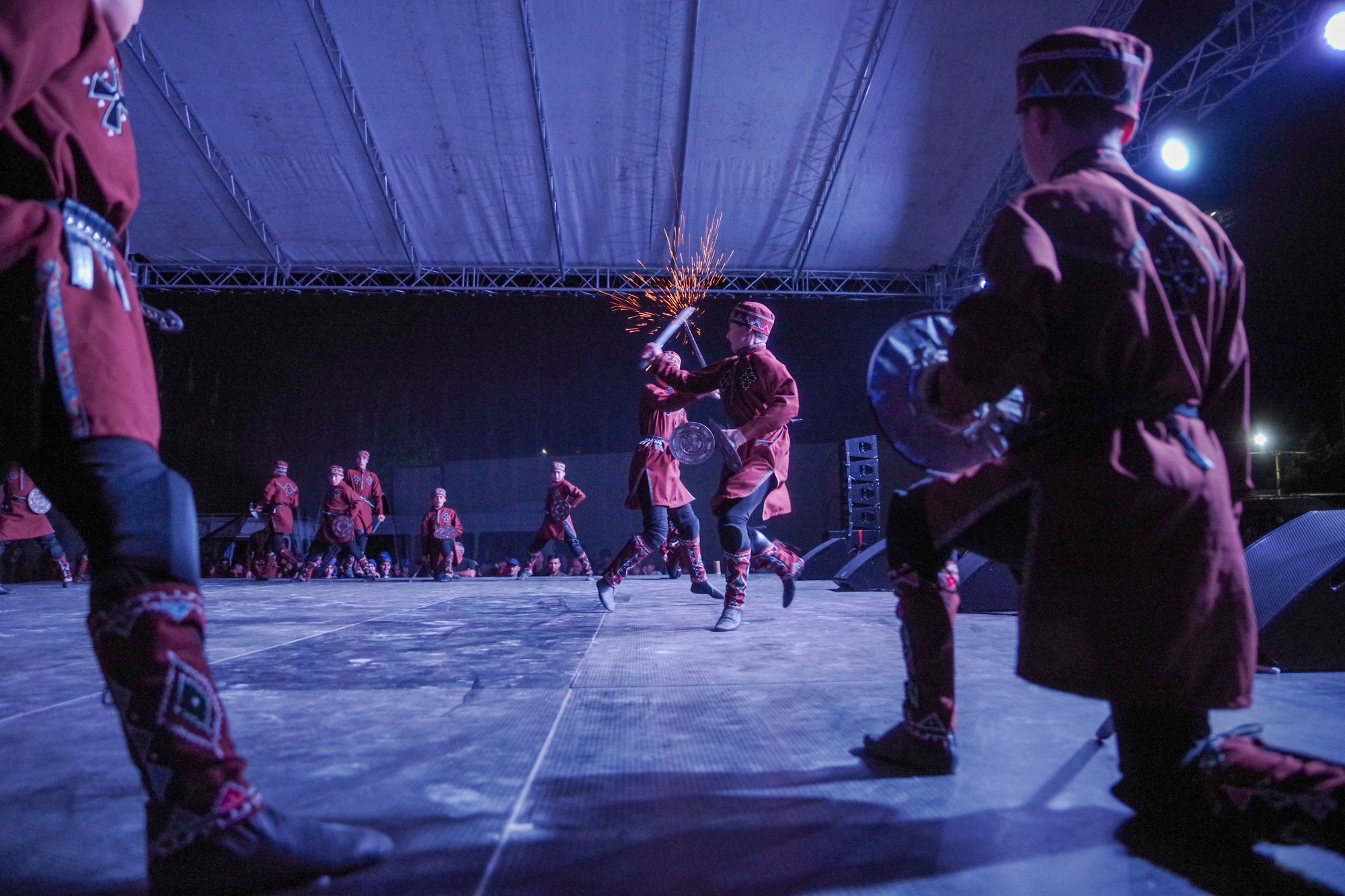 Грузинский танец. Портретный фотограф Денис Милютин