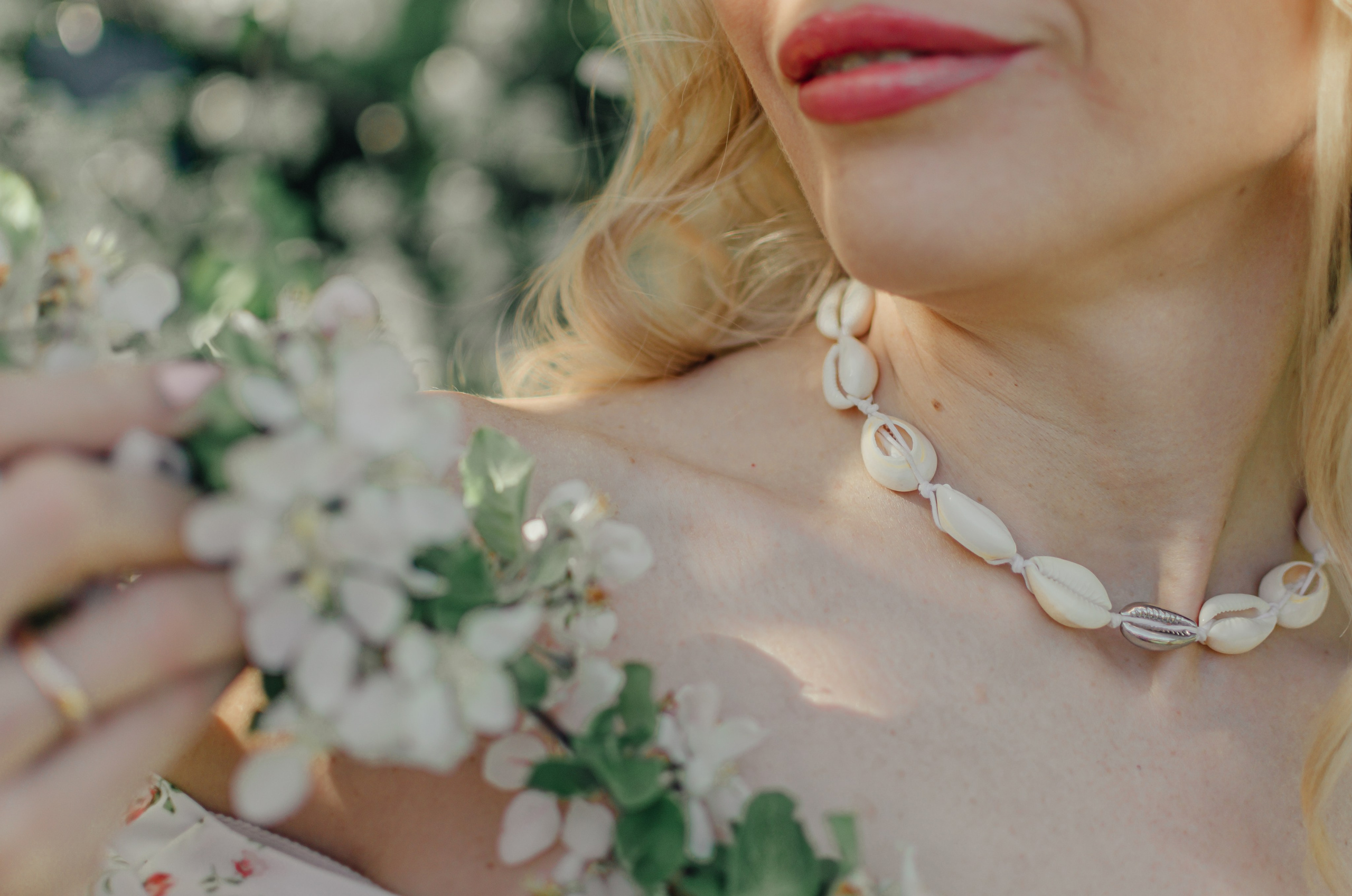 Фотосессия в цветении Сергиева Посада. Свадебный фотограф в Сергиевом Посаде недорого Ольга Гузанова