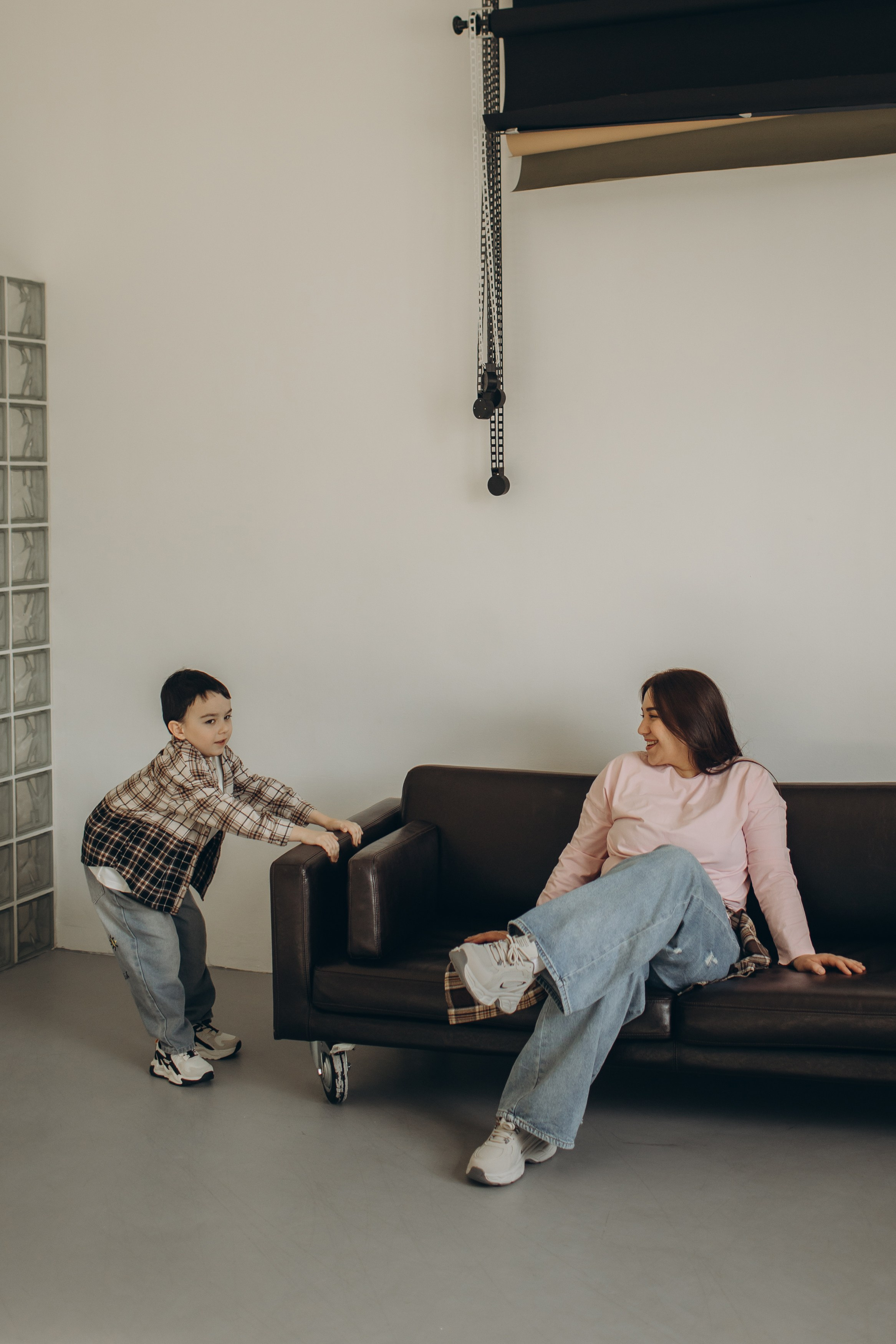 Фотосессия с попкорном фотосессия мама и сын. Фотограф Владимир Москва