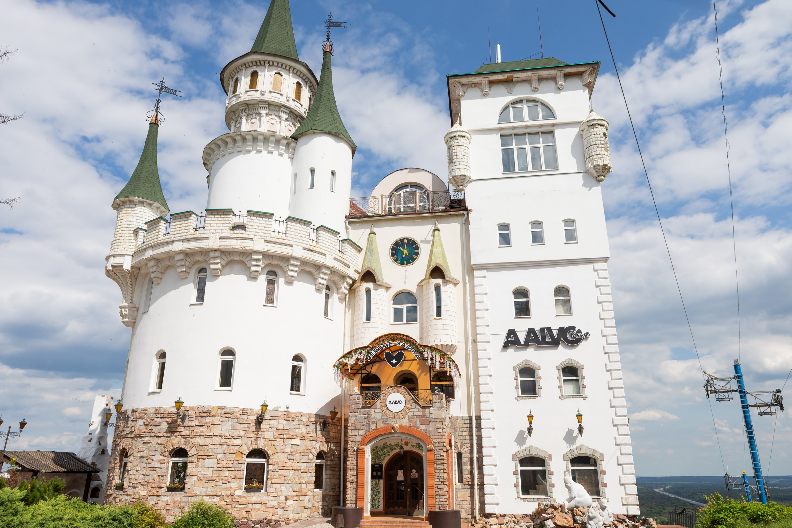 Концертный клуб «Сердце замка» A-Alvo, фото интерьерного фотографа Алексея Муравьёва, музыкальное пространство УфаЛобби клуба «Сердце замка» A-Alvo, съёмка интерьерного фотографа Алексея Муравьёва, концертная площадкаЗал концертного клуба «Сердце замка» A-Alvo, работа интерьерного фотографа Алексея Муравьёва, мероприятия УфаСцена клуба «Сердце замка» A-Alvo, фото интерьерного фотографа Алексея Муравьёва, музыкальные выступленияФойе концертного клуба «Сердце замка» A-Alvo, съёмка интерьерного фотографа Алексея Муравьёва, атмосфера УфаАкустика клуба «Сердце замка» A-Alvo, работа интерьерного фотографа Алексея Муравьёва, живой звукЗона отдыха «Сердце замка» A-Alvo, фото интерьерного фотографа Алексея Муравьёва, комфорт для зрителейВход в клуб «Сердце замка» A-Alvo, съёмка интерьерного фотографа Алексея Муравьёва, концертная площадка УфаИнтерьер концертного клуба «Сердце замка» A-Alvo, работа интерьерного фотографа Алексея Муравьёва, мероприятияОсвещение клуба «Сердце замка» A-Alvo, фото интерьерного фотографа Алексея Муравьёва, концертный зал УфаЗвуковое оборудование «Сердце замка» A-Alvo, съёмка интерьерного фотографа Алексея Муравьёва, музыкальная площадкаМеста для зрителей клуб «Сердце замка» A-Alvo, работа интерьерного фотографа Алексея Муравьёва, комфорт УфаБарная зона «Сердце замка» A-Alvo, фото интерьерного фотографа Алексея Муравьёва, концертная площадкаВестибюль клуба «Сердце замка» A-Alvo, съёмка интерьерного фотографа Алексея Муравьёва, вход УфаОбщая панорама концертного клуба «Сердце замка» A-Alvo, работа интерьерного фотографа Алексея Муравьёва, музыкальное пространство