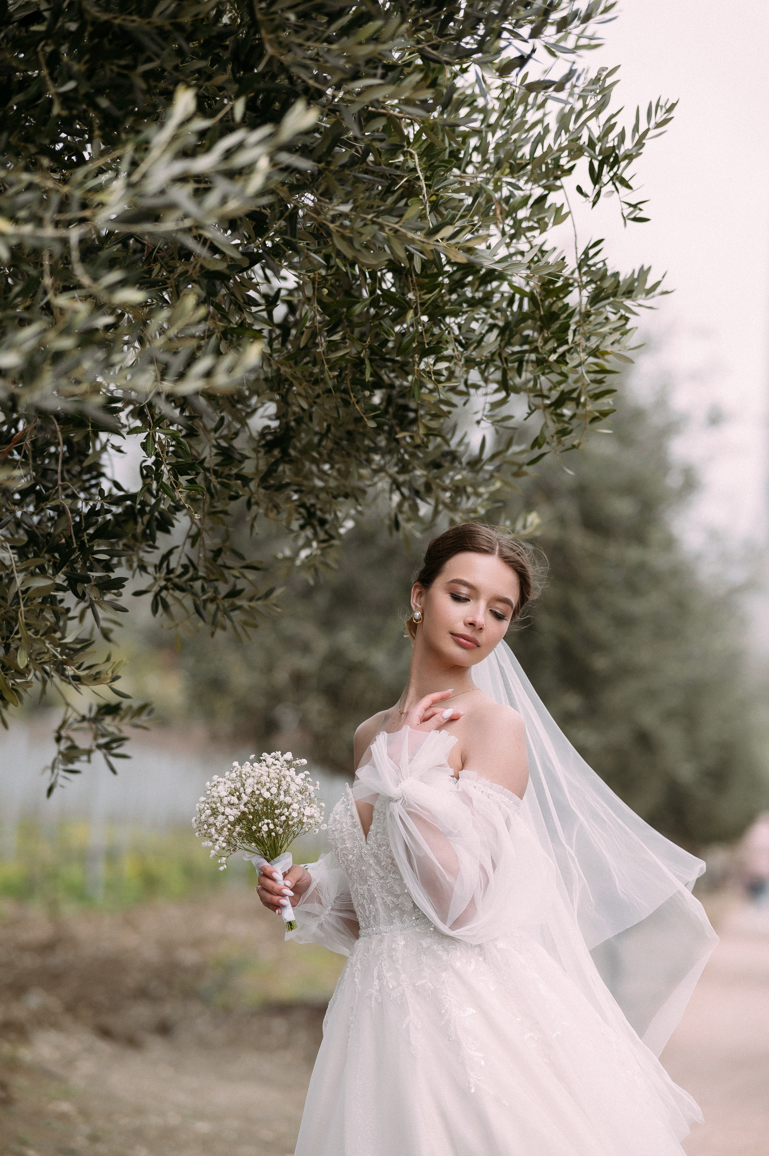 Свадебное утро и прогулка красивой яркой пары. Свадебный и семейный фотограф в Симферополе Дарья Маркова