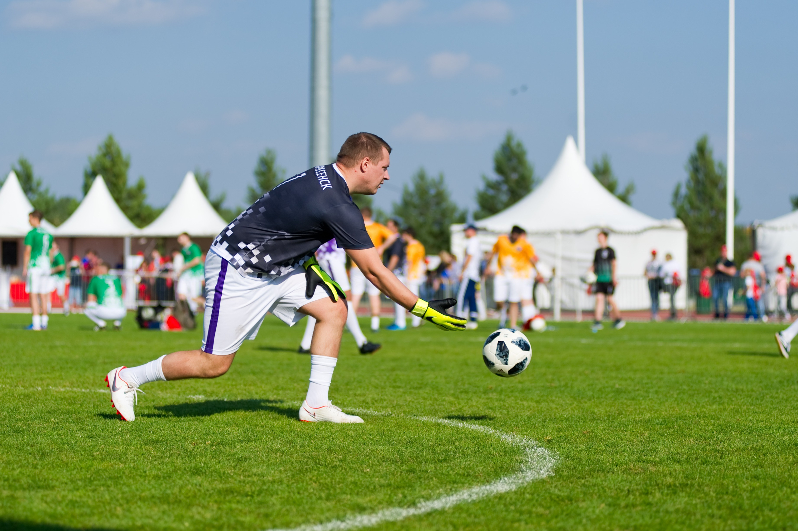 Турбофутбол (корпоративное соревнование «Пятерочки»). Репортажный фотограф и видеограф Слава Думчев. Тимбилдинги, отчетники, корпоративы