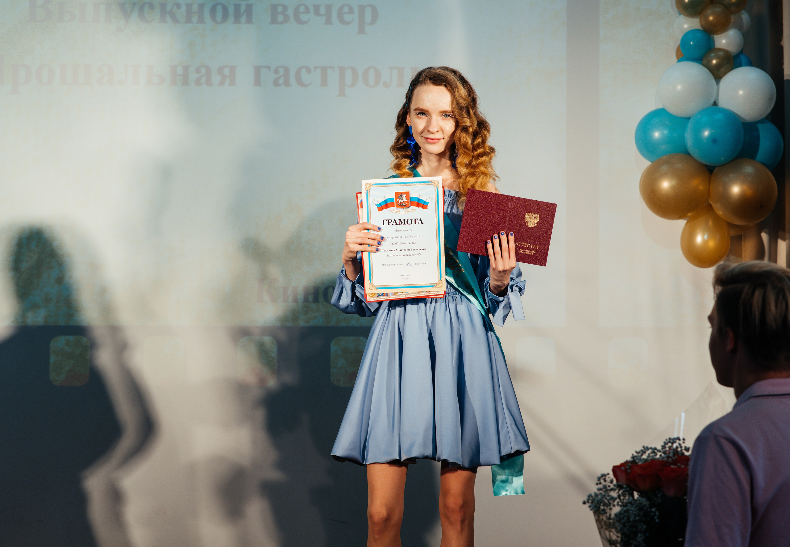 Вручение аттестатов. Выпускные альбомы в Подольске Москве и МО