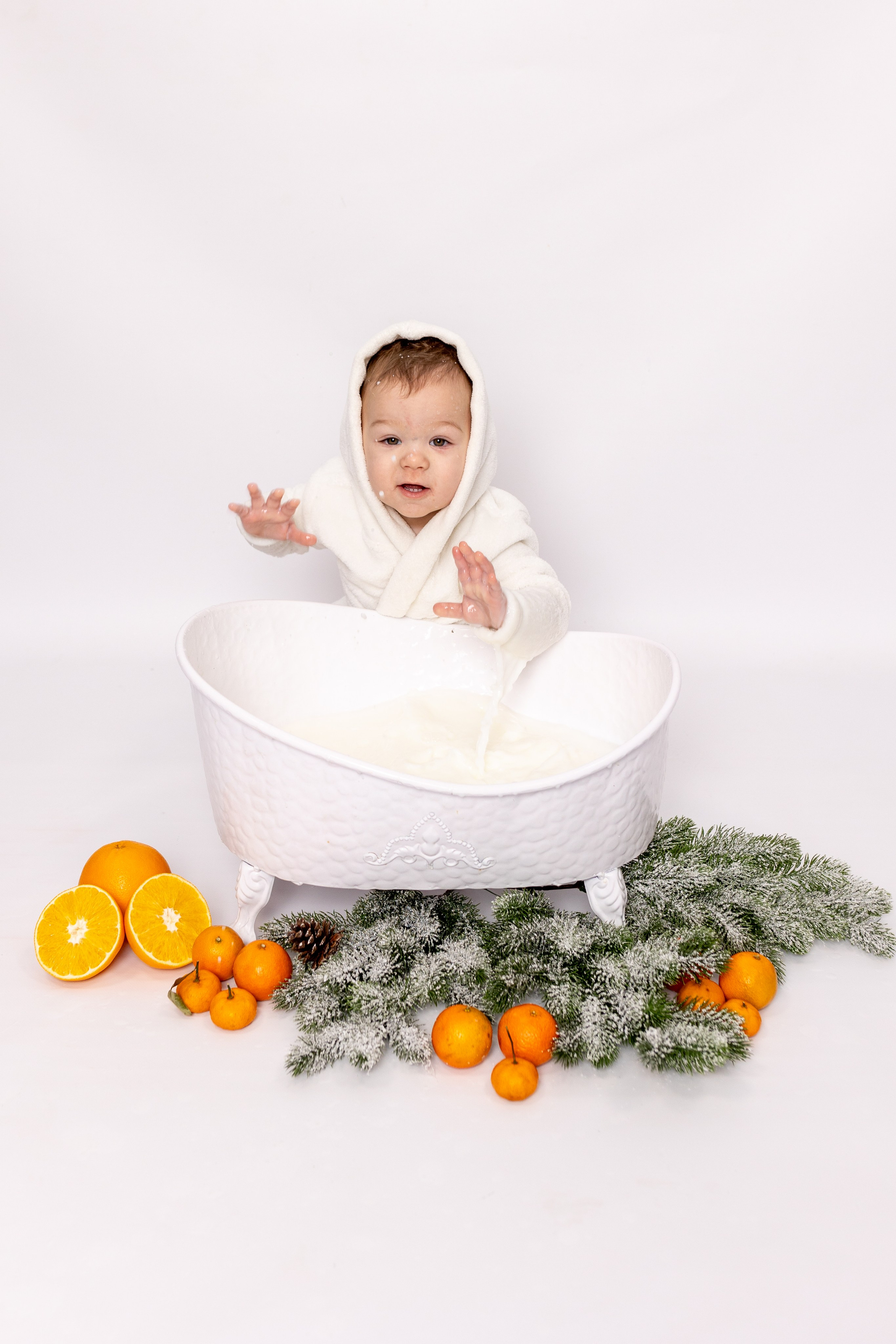 Молочные ванночки. Фотограф новорожденных. Детский и семейный фотограф Марьяна Юдина