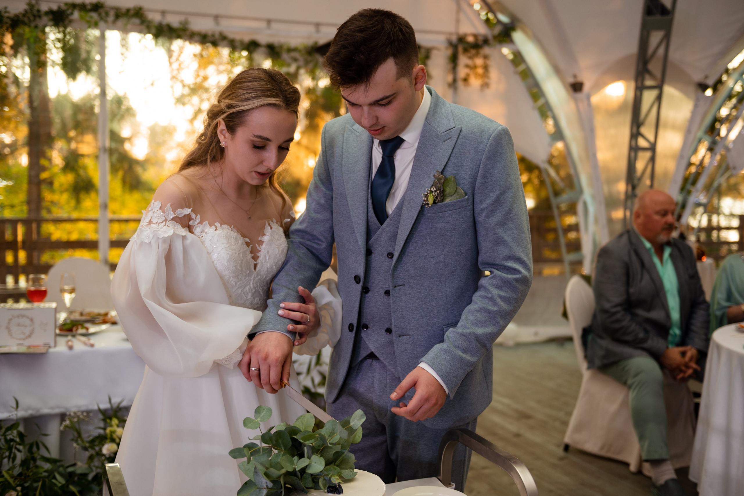 Весь день под дождем, вечером закат на озере. Свадебный и семейный фотограф София Невская