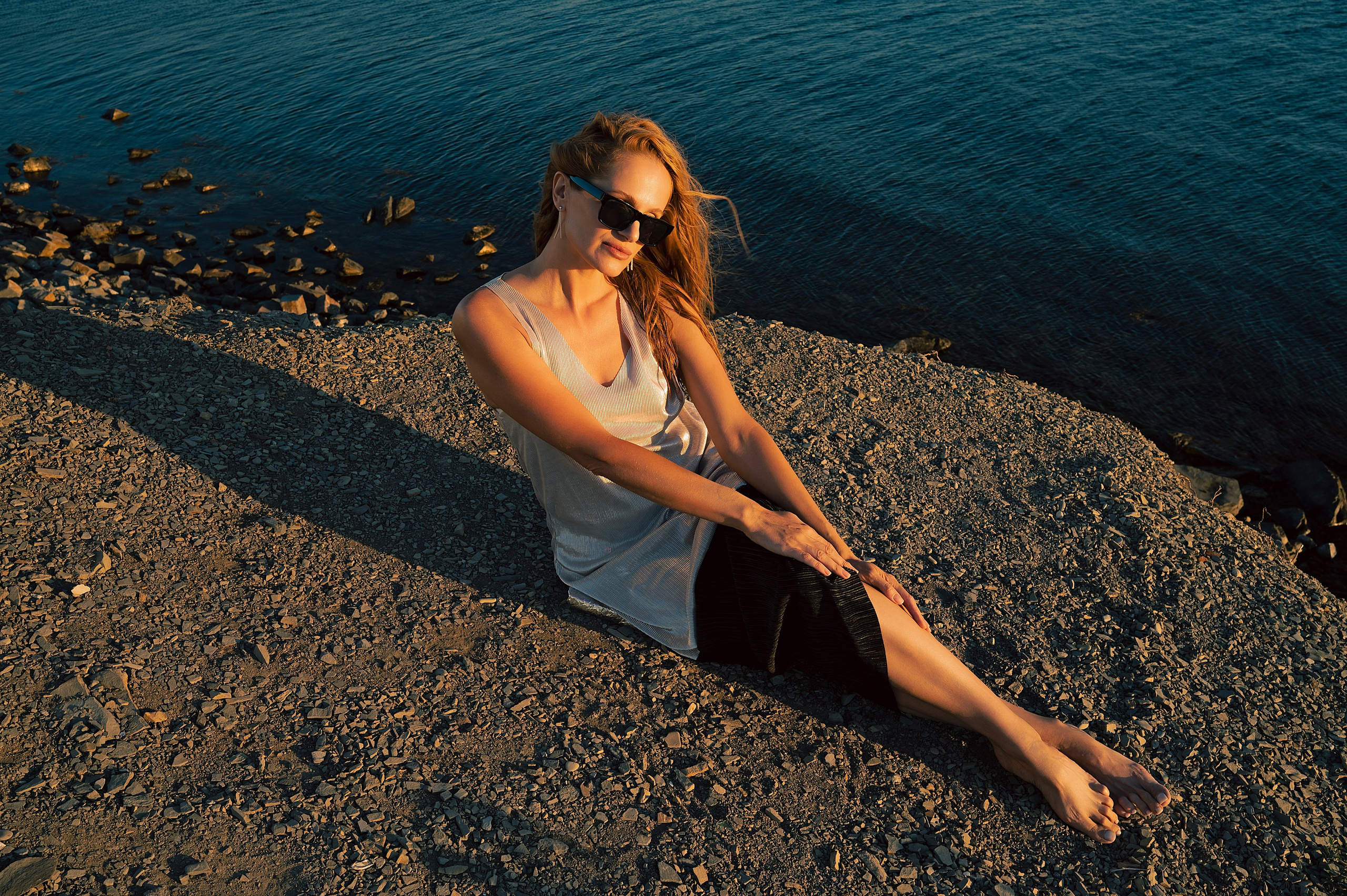 Фотосессия в закатных лучах на Большом Утрише. Портретный фотограф в Краснодаре Евгений Карпов