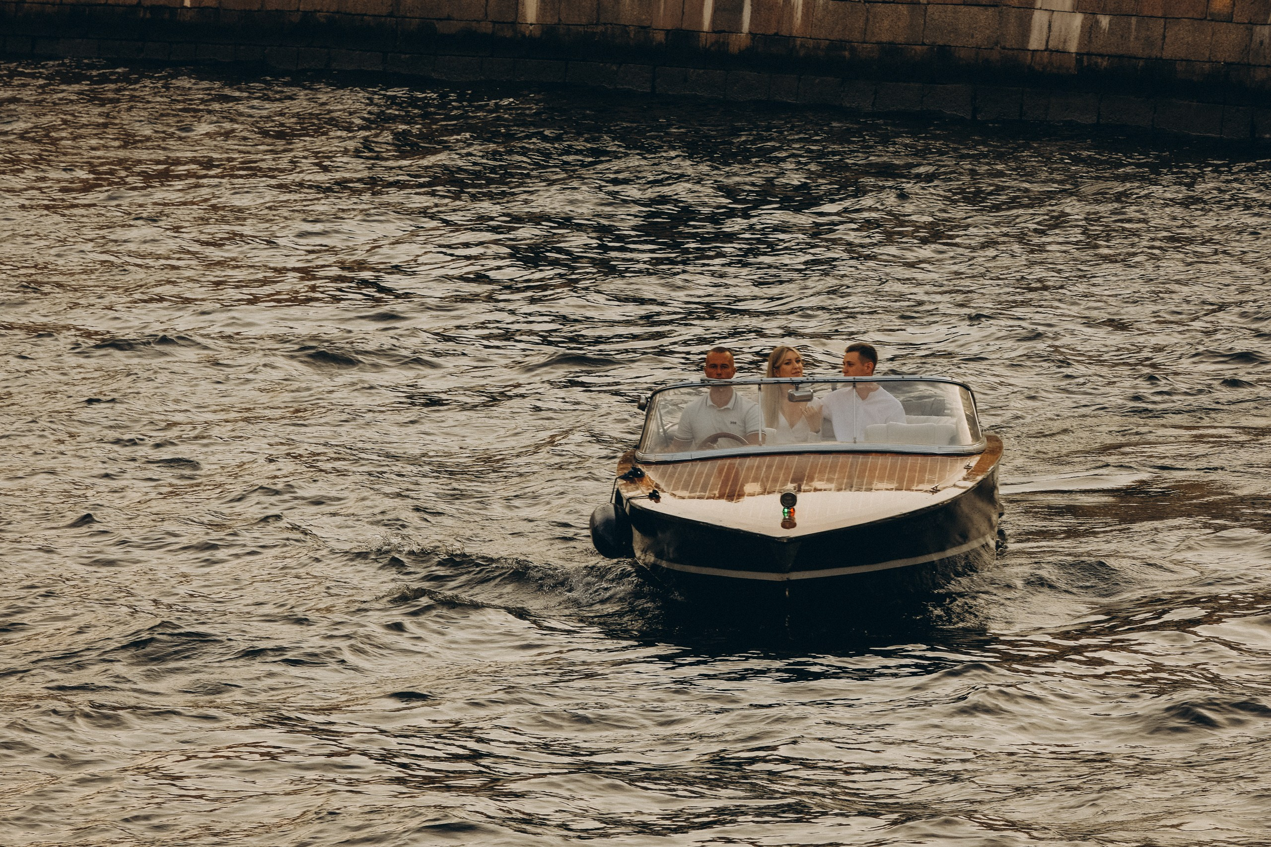 СВАДЕНБНАЯ СЬЕМКА НА КАТЕРЕ ПО КАНАЛАМ САНКТ-ПЕТЕРБУРГА И В АКВАТОРИИ НЕВЫ. Профессиональный фотограф, Санкт-Петербург — Виктория Богомолова