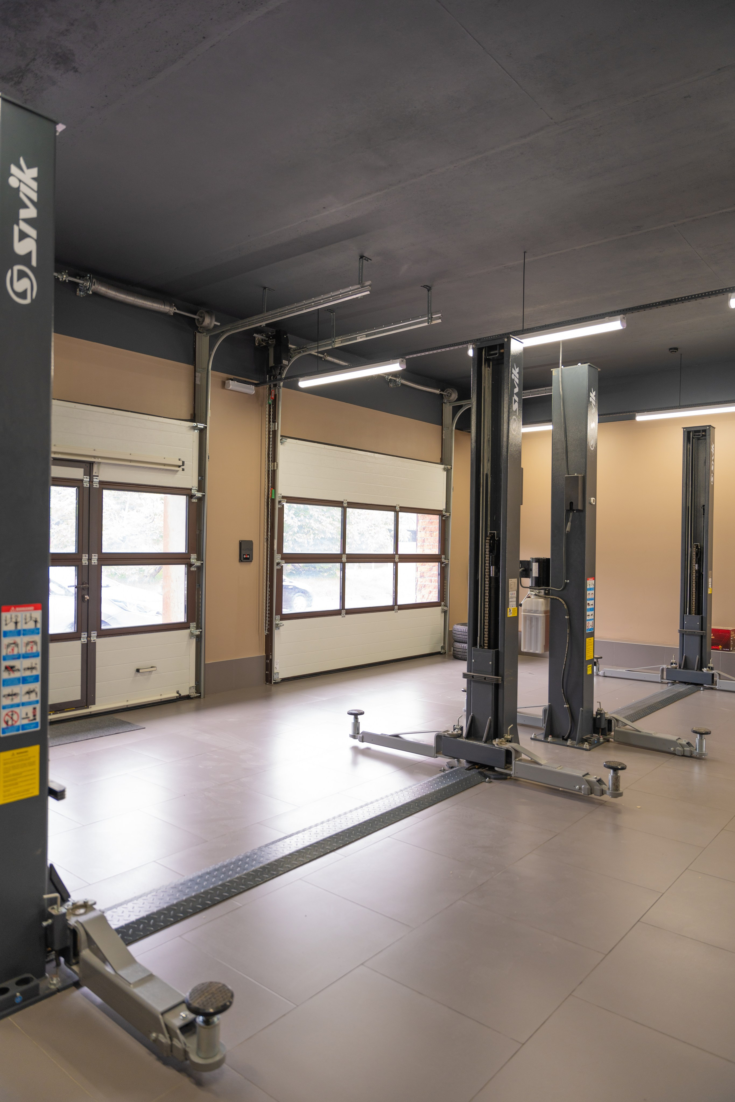 Интерьерная фотосъемка автосалона Elrus в Краснодаре. Zeekr, LiXiang Профессиональная фотосъемка интерьера премиум-автосалона в Краснодаре. Шедевры для Вас! Фотограф и Видеограф в Краснодаре Пахиев Руслан