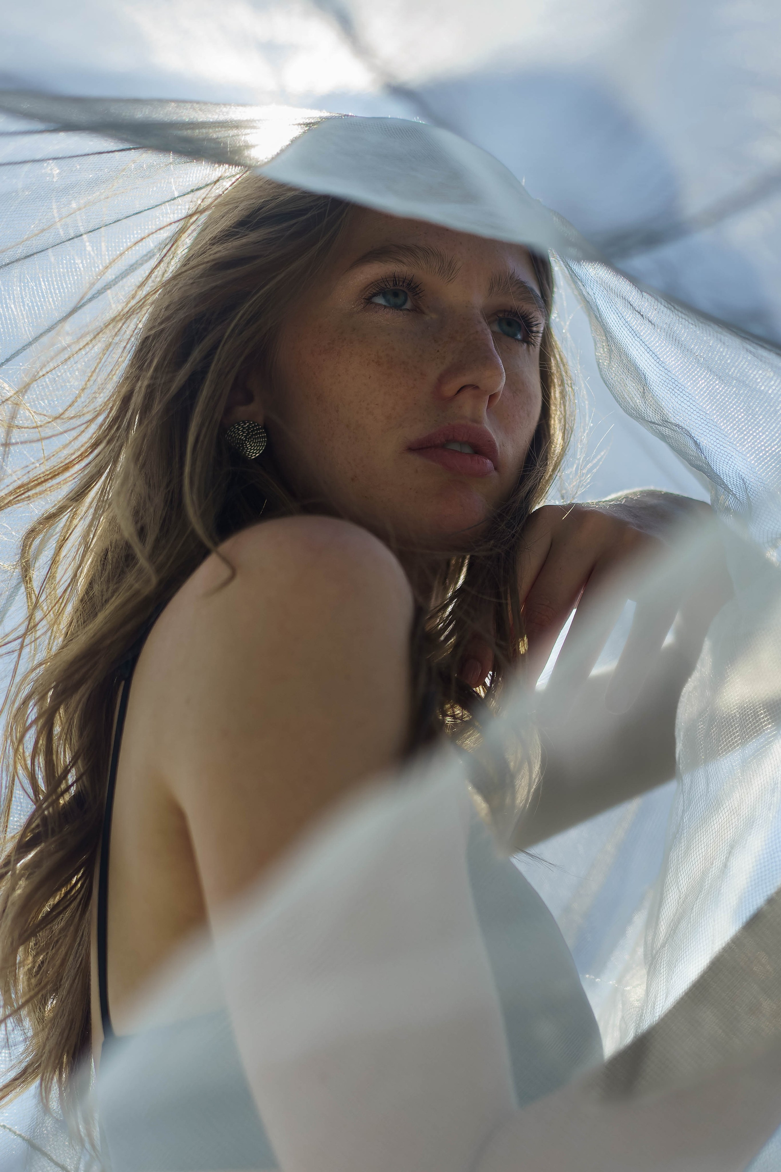 Фотосессия в яркий солнечный день на берегу .Екатеринбург. Автор фотограф: Додров. Ph: dodrov.