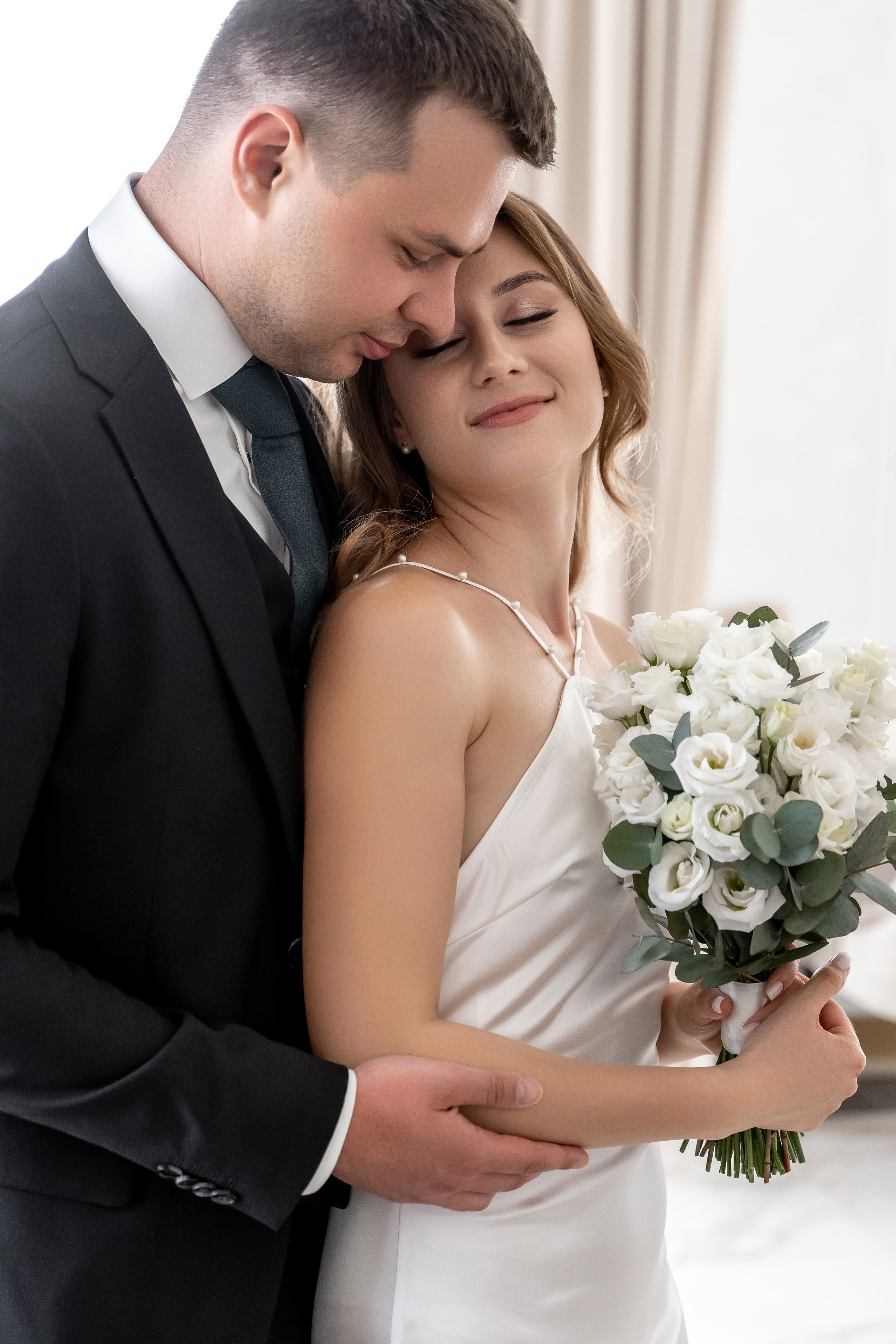 Свадебный фотограф в Москве. Свадебный фотограф Видное, Бутово, Домодедово, Щербинка, Царицыно. Роспись во дворце бракосочетания Южное Бутово. Регистрация брака в Москве и Московской области. Фотограф на свадьбу. Свадебная фотосессия в центре Москвы. Фотосессия свадебного банкета  в ресторане. Выездная регистрация брака. Фотосессия молодоженов. Свадебная прогулка. Жених и невеста в день свадьбы. Wedding in Moscow. Свадебная фотосессия  в Барвихе. Стильная свадебная фотография. Сборы жениха и невесты в день свадьбы. 