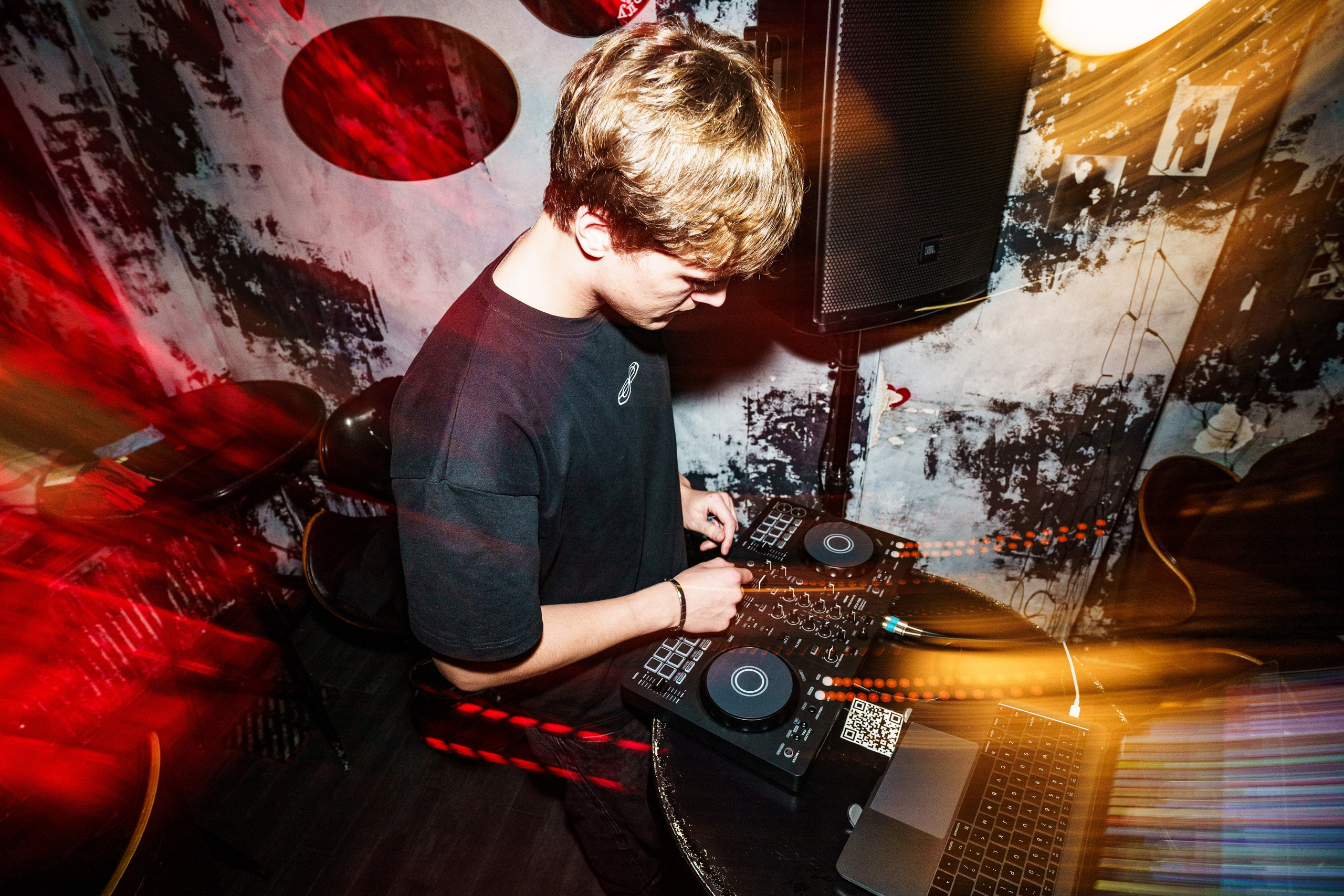 Из Сибири с любовью. Бар разбитых сердец. Концертный и репортажный фотограф в Санкт-Петербурге Слава Пахомов