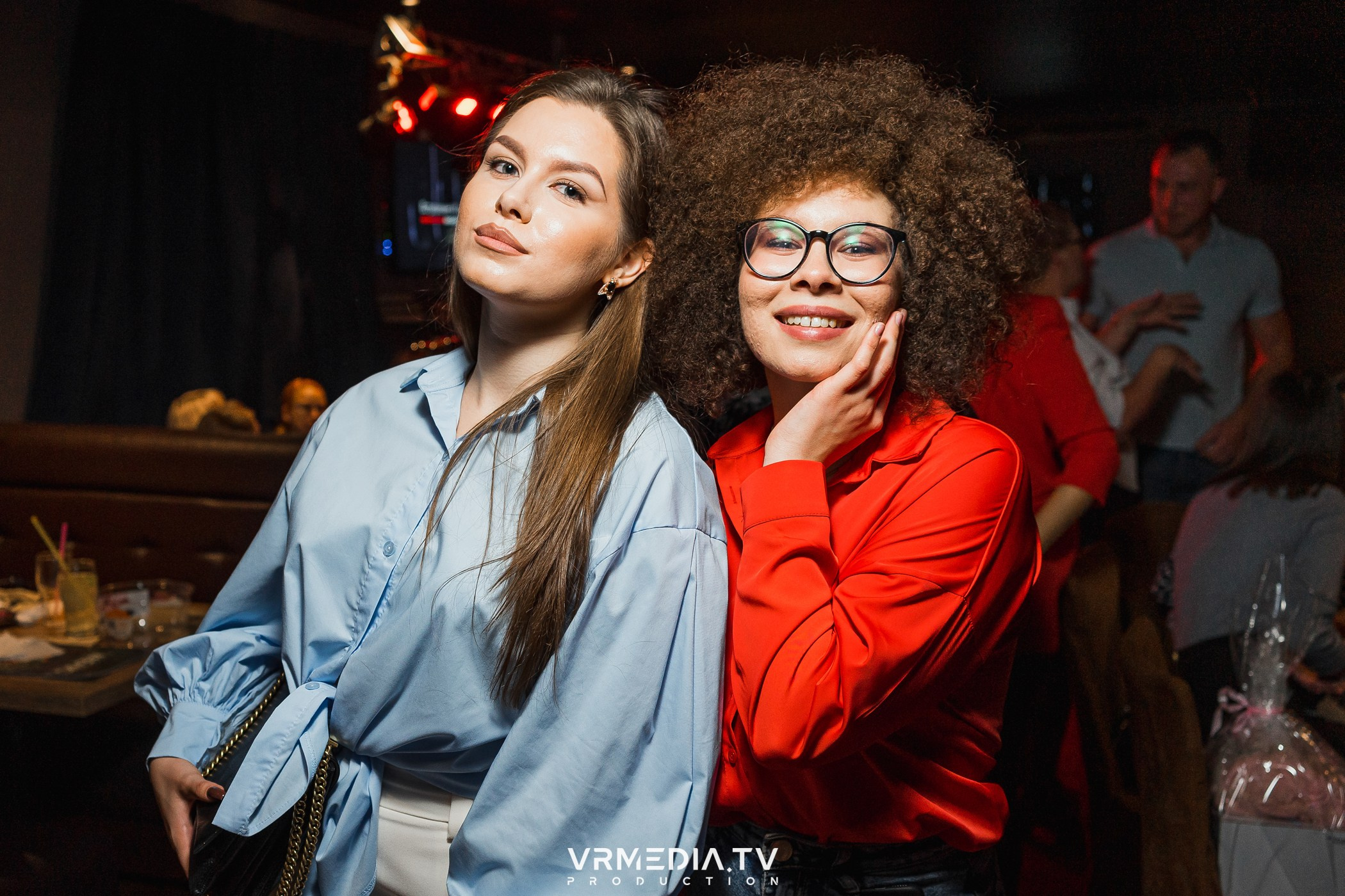 Бумажный дом в баре «Друзья»