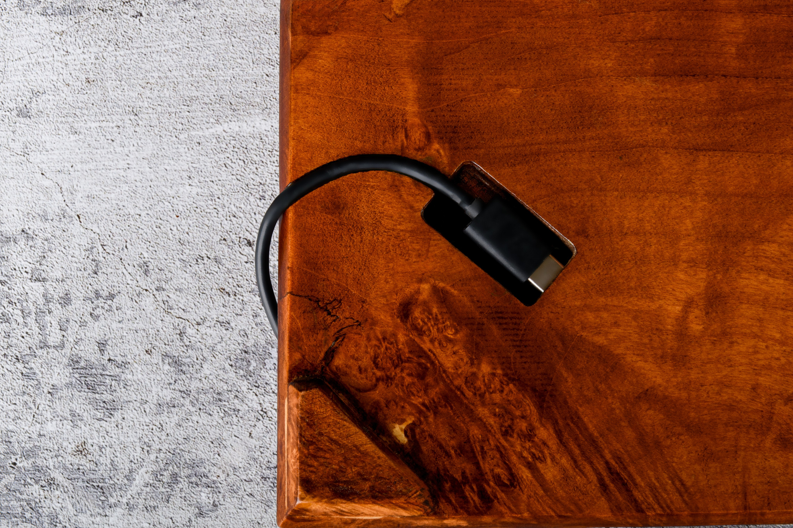 Съёмка беспроводных элитных зарядных. Предметный, рекламный, ювелирный фотограф в Москве