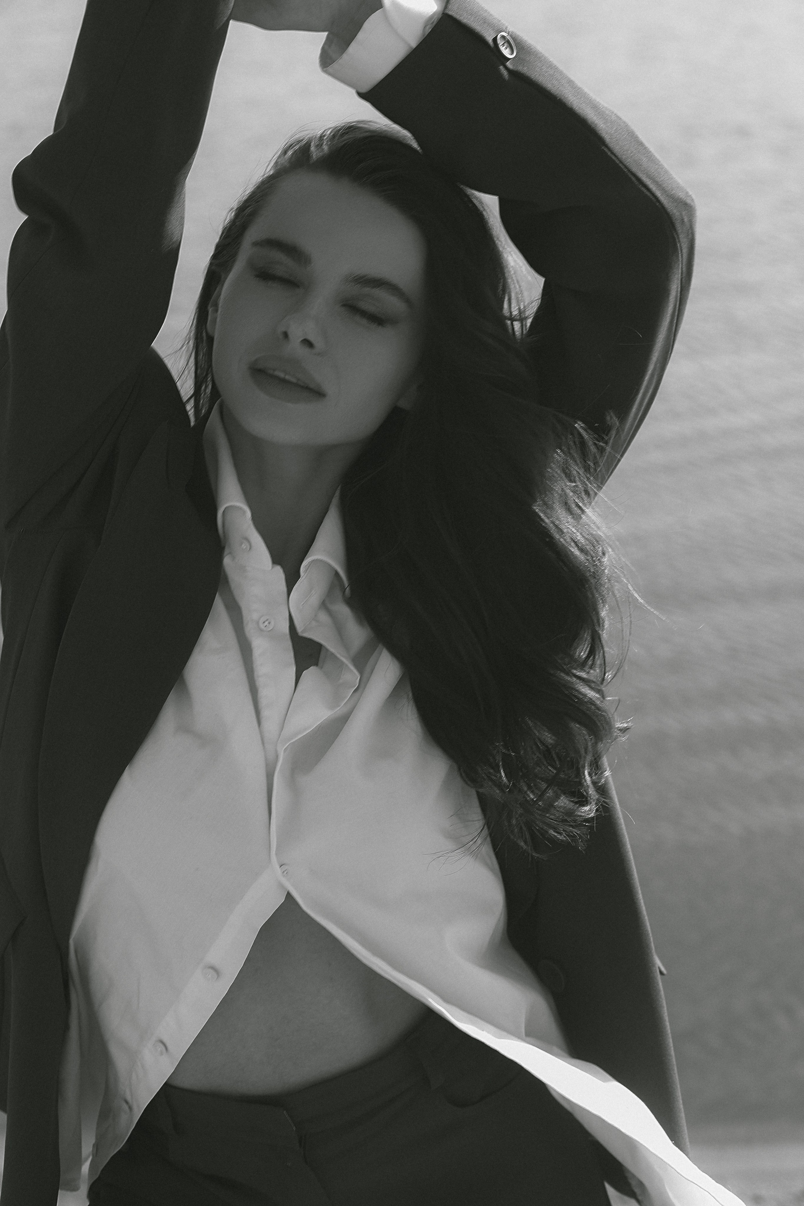 Мария, съемка на берегу