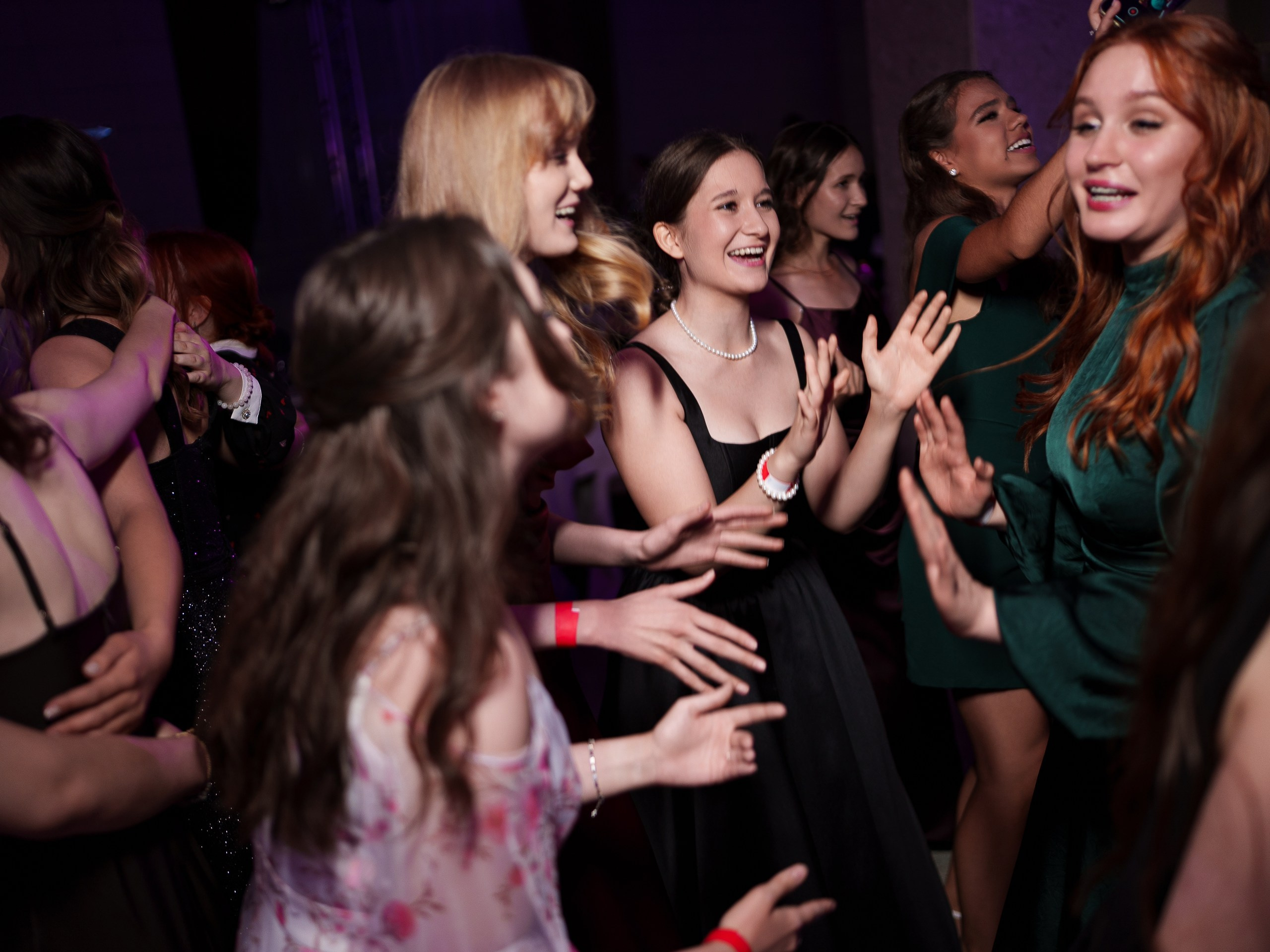 Фотограф на выпускной в Уфе — съёмка в Конгресс-холле для гимназии № 39