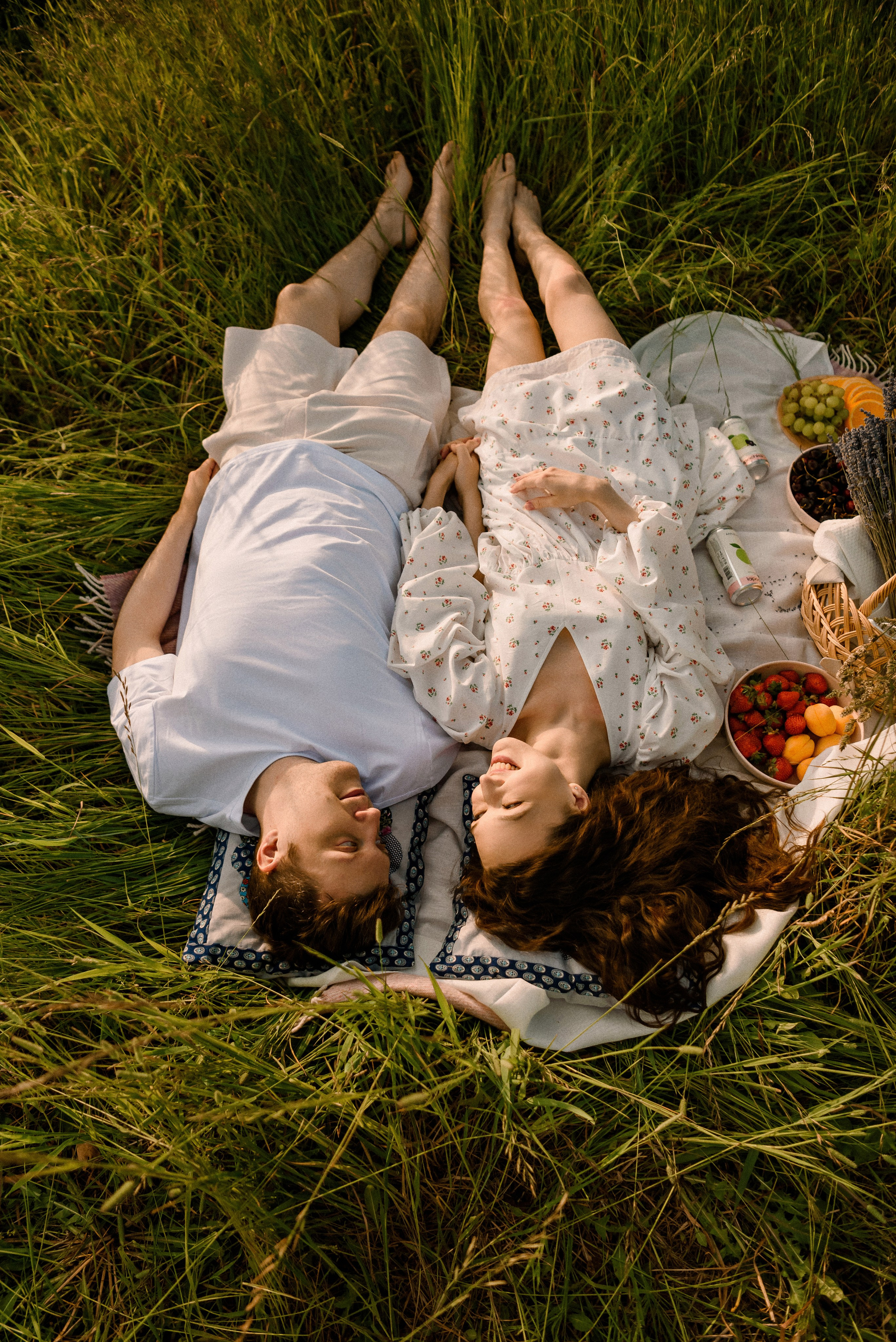 Лиза и Лёша в поле. Свадебный фотограф в Санкт-Петербурге София Шубик