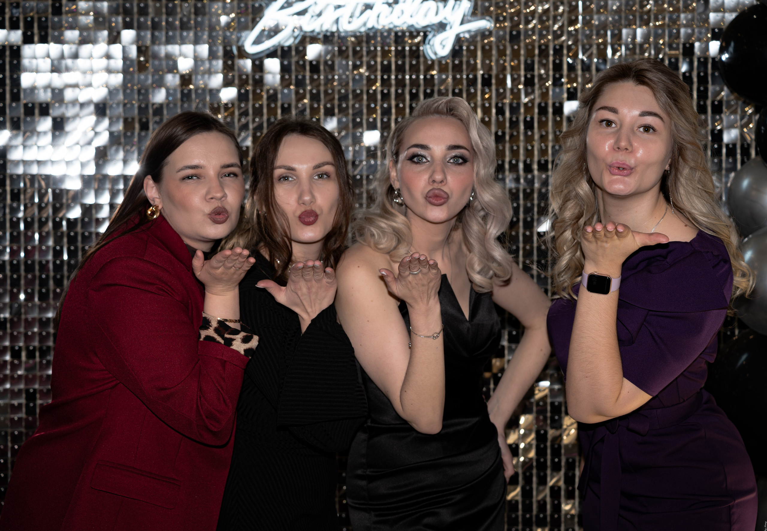 Юбилей в ресторане «LION» съёмка на фотозоне. Фотограф мероприятий и студийные съёмки в Челябинске Евгения Foxy