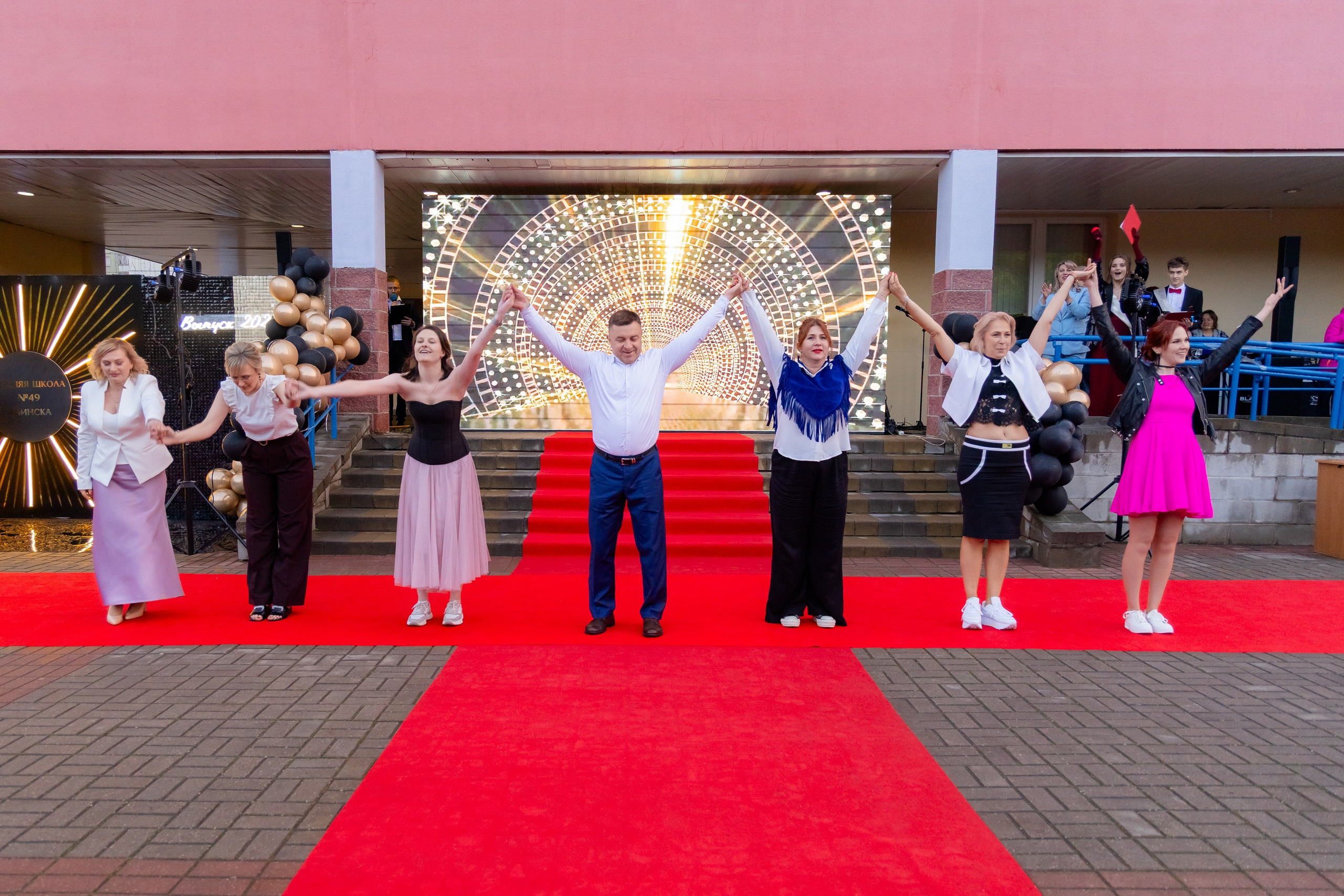 Школьный выпускной 2025 год в Минске, Беларуси. Свадебный фотограф в Минске/Беларуси Сергей Спиридонов