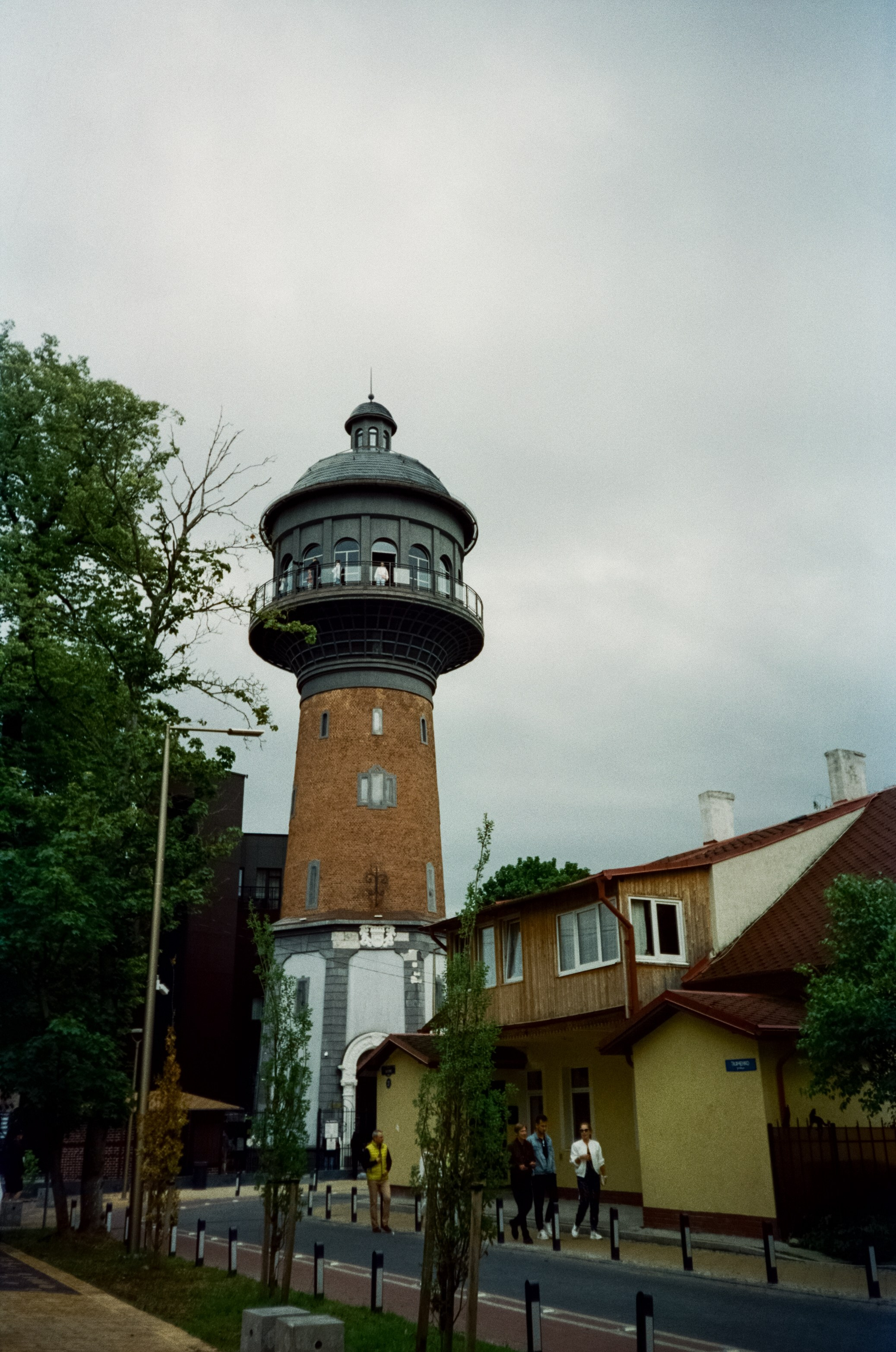 Курортный проспект и коты Зеленоградска, маяк и Safe Coffee. Фотограф-документалист Мария Осокина