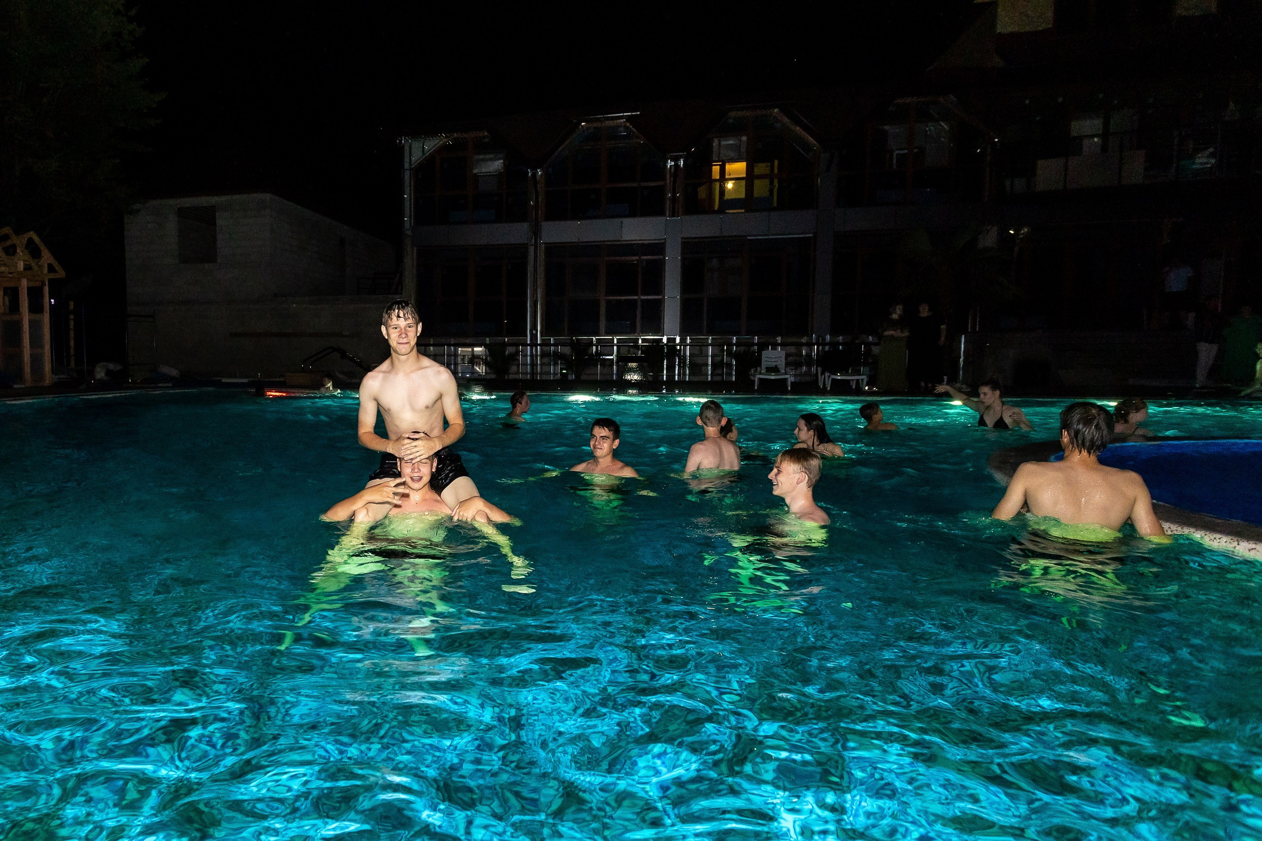 Вручение аттестата и выпускной вечер. Выпускные альбомы Майкоп, Краснодар Елена Золотарева