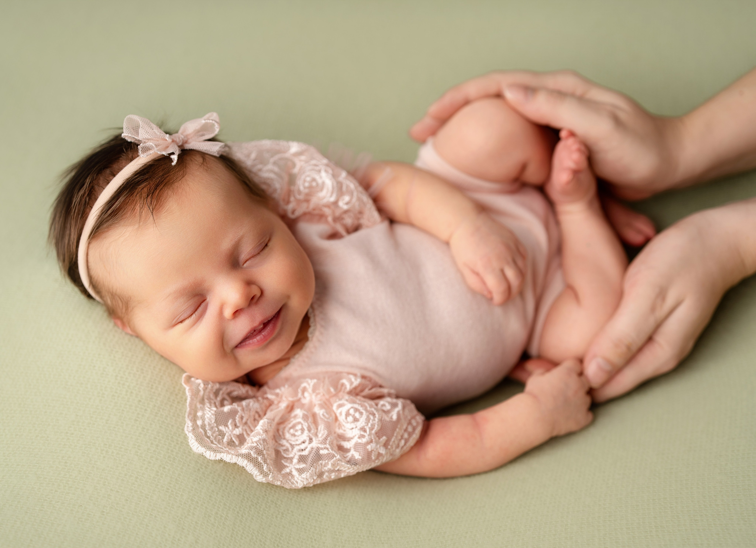 Фотограф новорожденных в Нижнем Новгороде - профессиональная фотосессия для новорожденных, уютные и милые снимки малышей, создание уникальных образов и воспоминаний для родителей. Специалист по детской фотографии предлагает услуги по съемке новорожденных в комфортной обстановке, обеспечивая безопасность и тепло для вашего малыша.