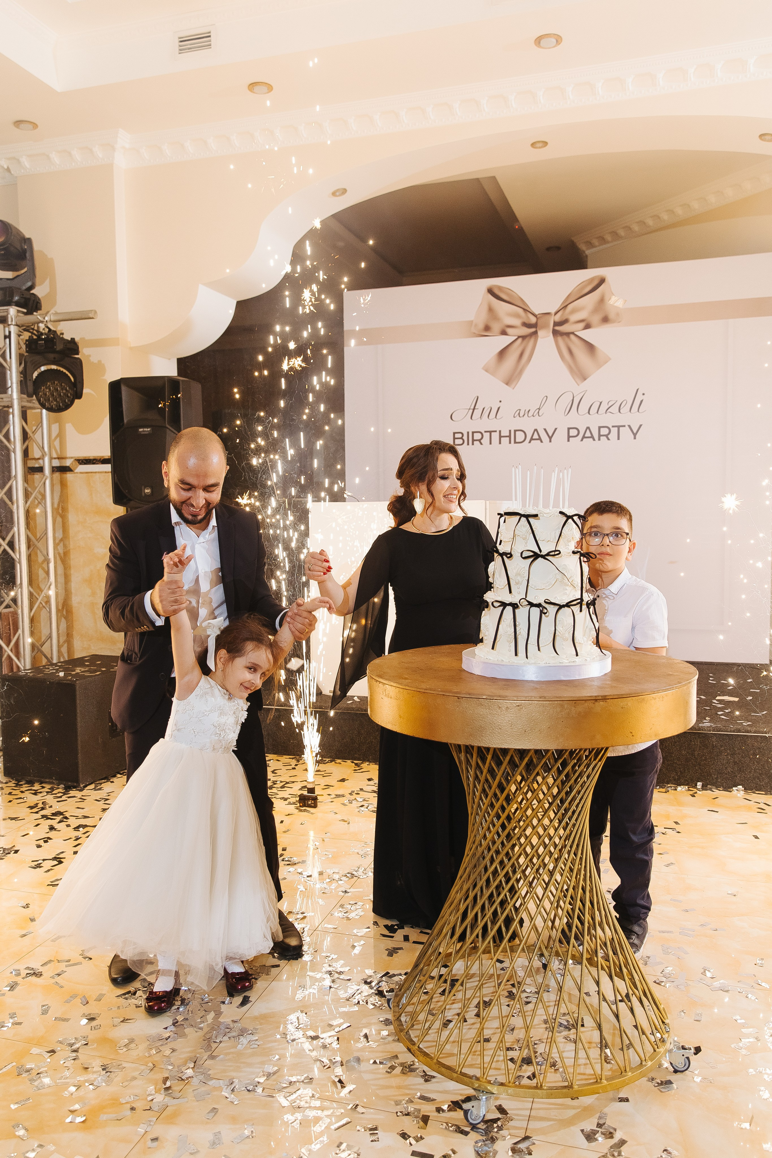 Ани и Назели. 35&5 День рождения, «Янтарь». Фотограф в Красноярске Надежда Воскресенская