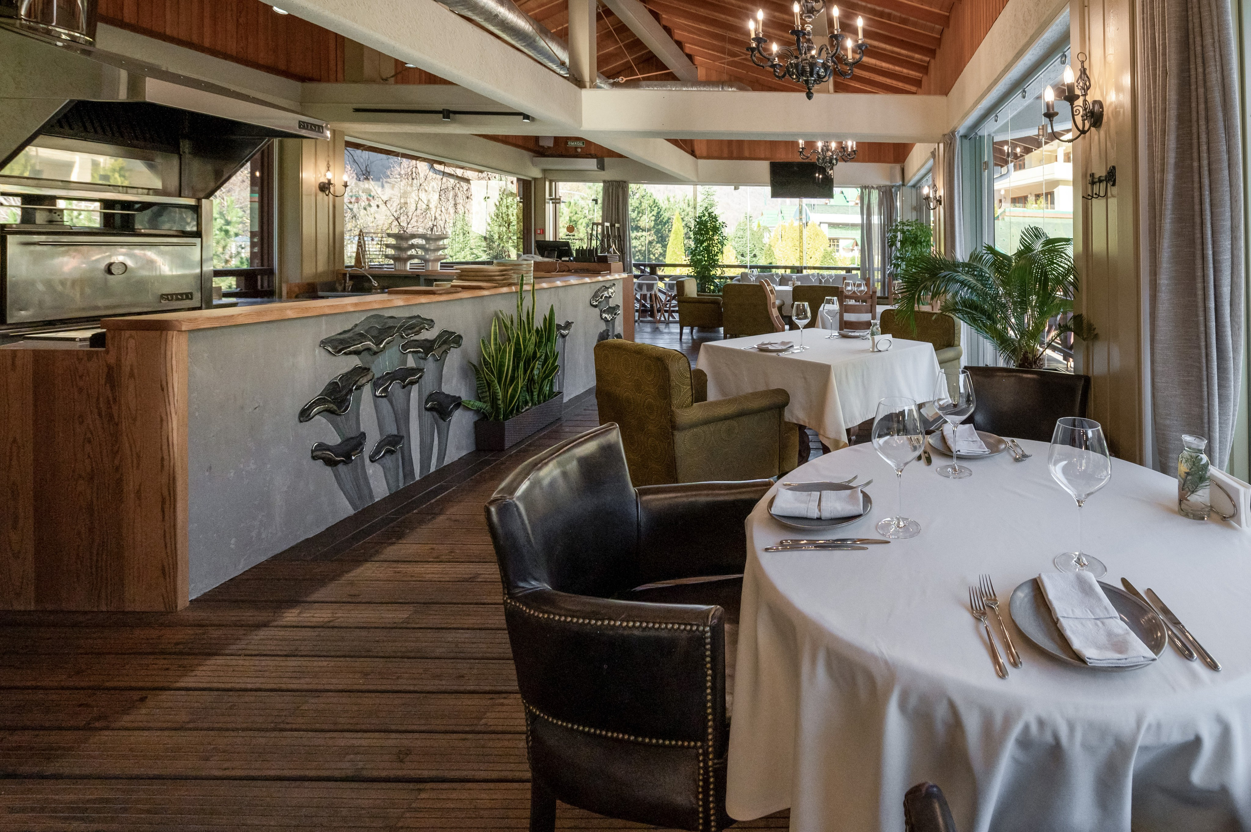 Ресторан «Черная Лисичка» на курорте Газпром Поляна. Репортажный фотограф в Красной Поляне и Сочи Павлюченко Екатерина