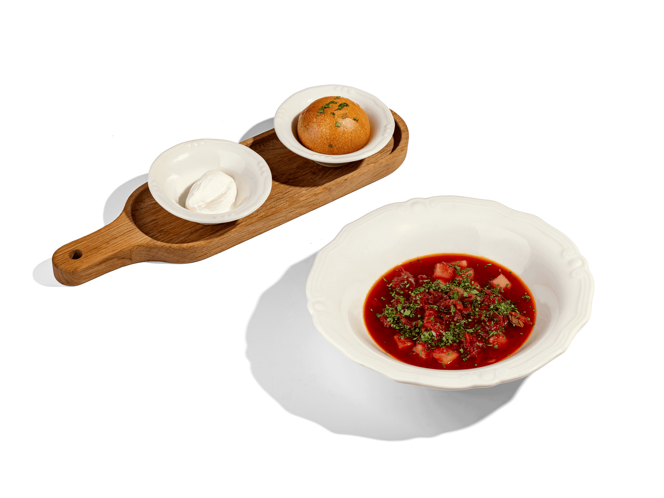 БОРЩ 650₽. Насыщенный суп на курином бульоне, с картофелем, морковью и свежей зеленью. Подается с булочкой - бриошь с чесночным маслом и сметаной