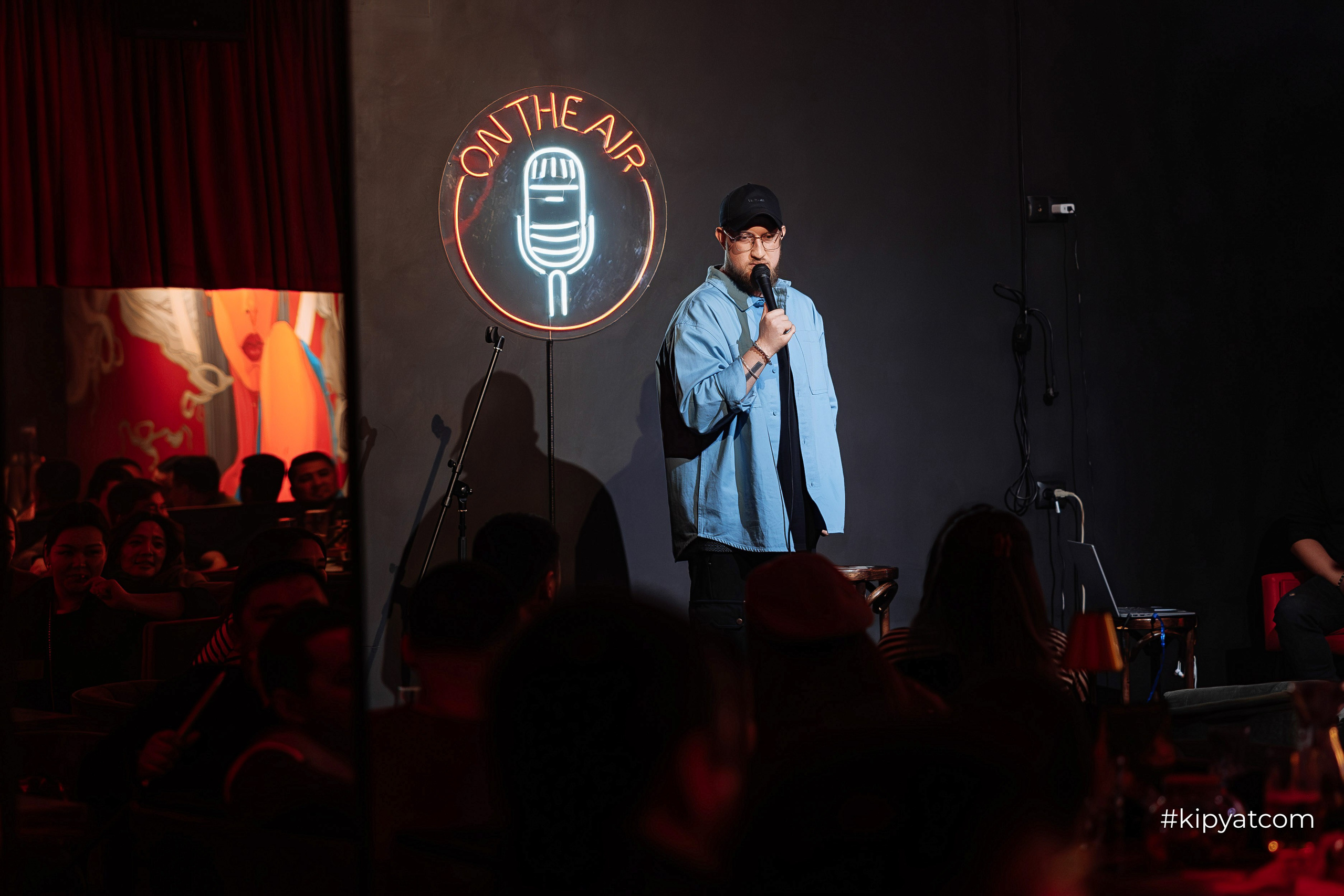 Сольный стендап концерт Александра Меркуль