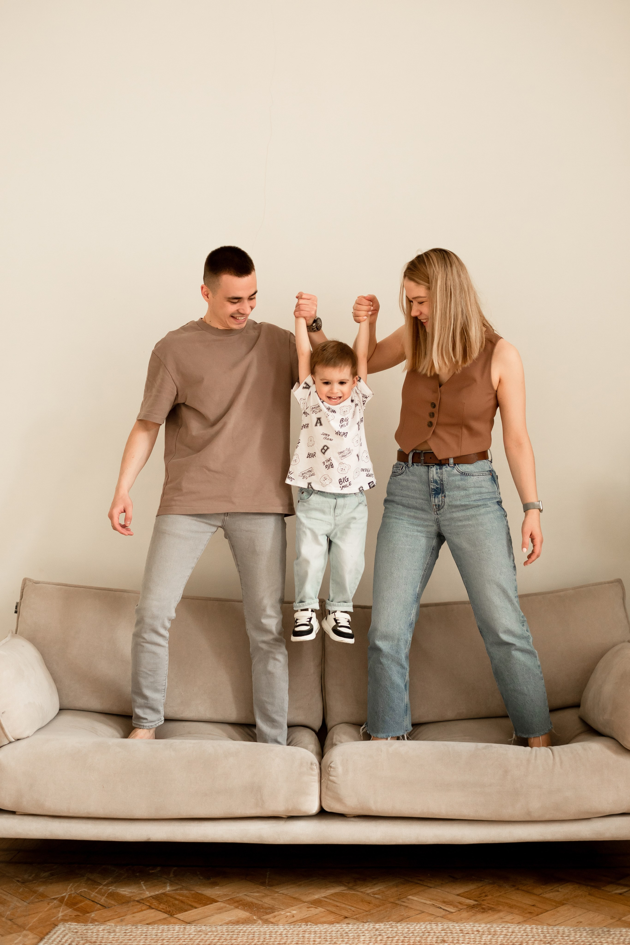 Семья Фурсал. Отрыв в студии. Свадебный фотограф Кирилл Белый