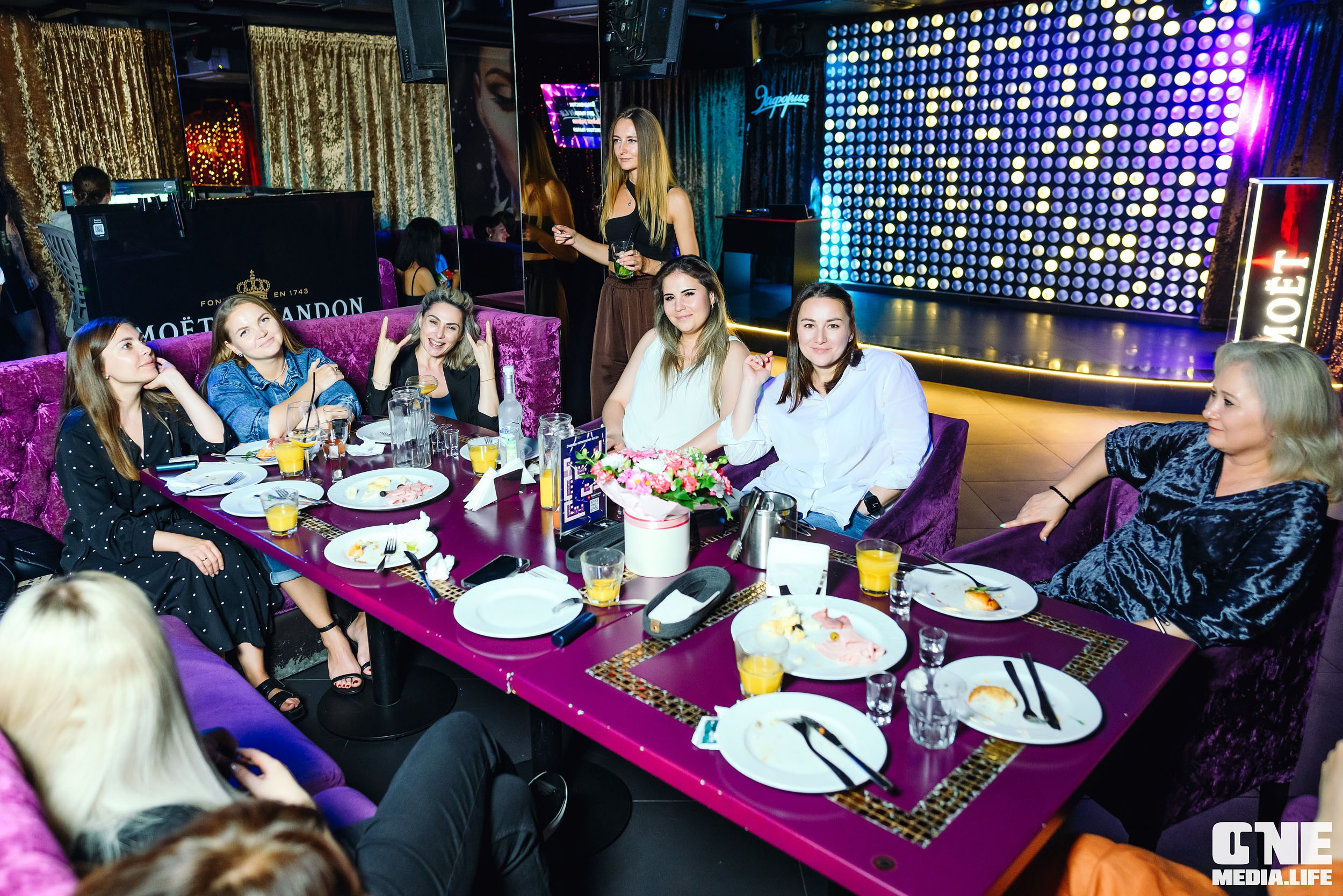 Фоторепортаж из караоке-клуба Эйфория. One Media Life: фоторепортажи, фотоотчеты с мероприятий и заведений