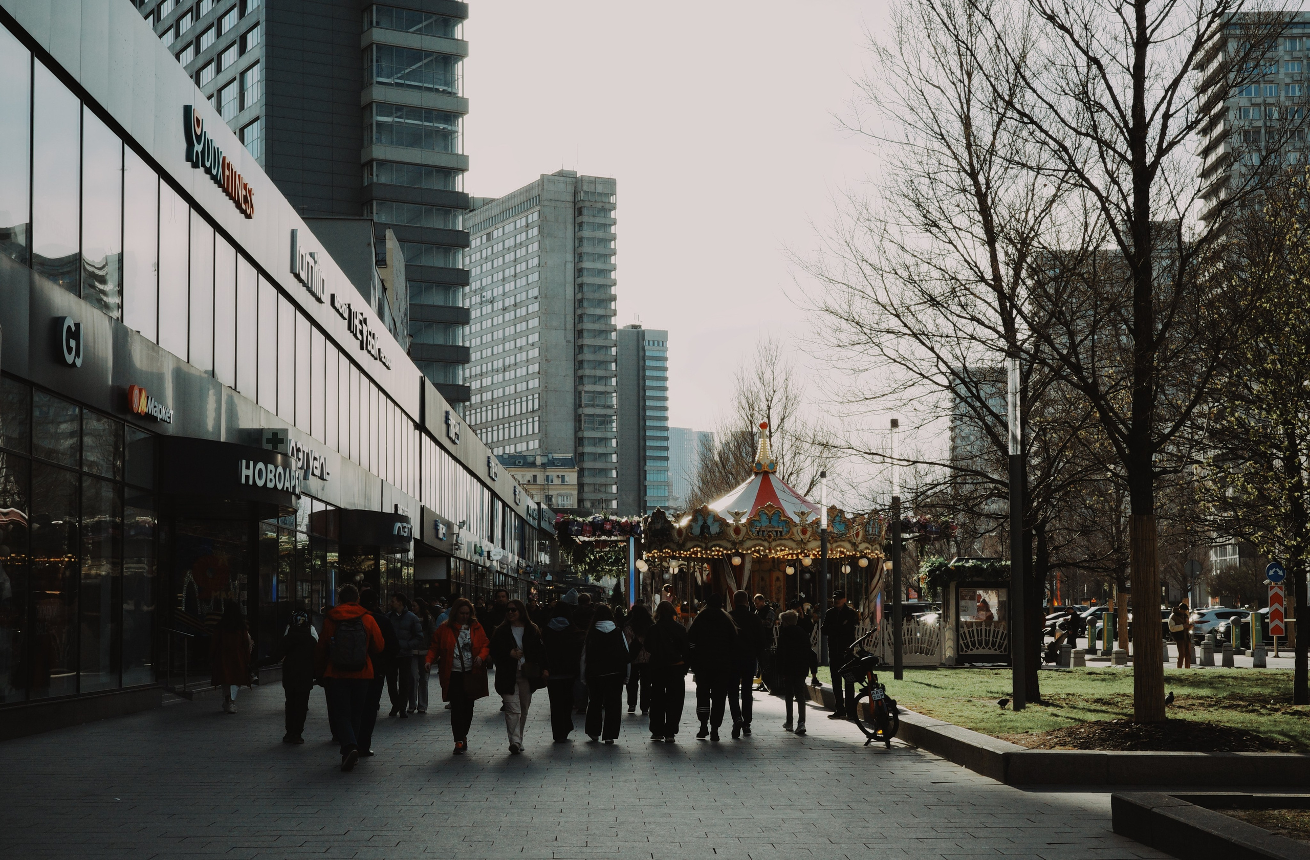 #47: Арбат / апрель 2026. Проект «Фотокладовка»: блог уличной фотографии в формате street photo