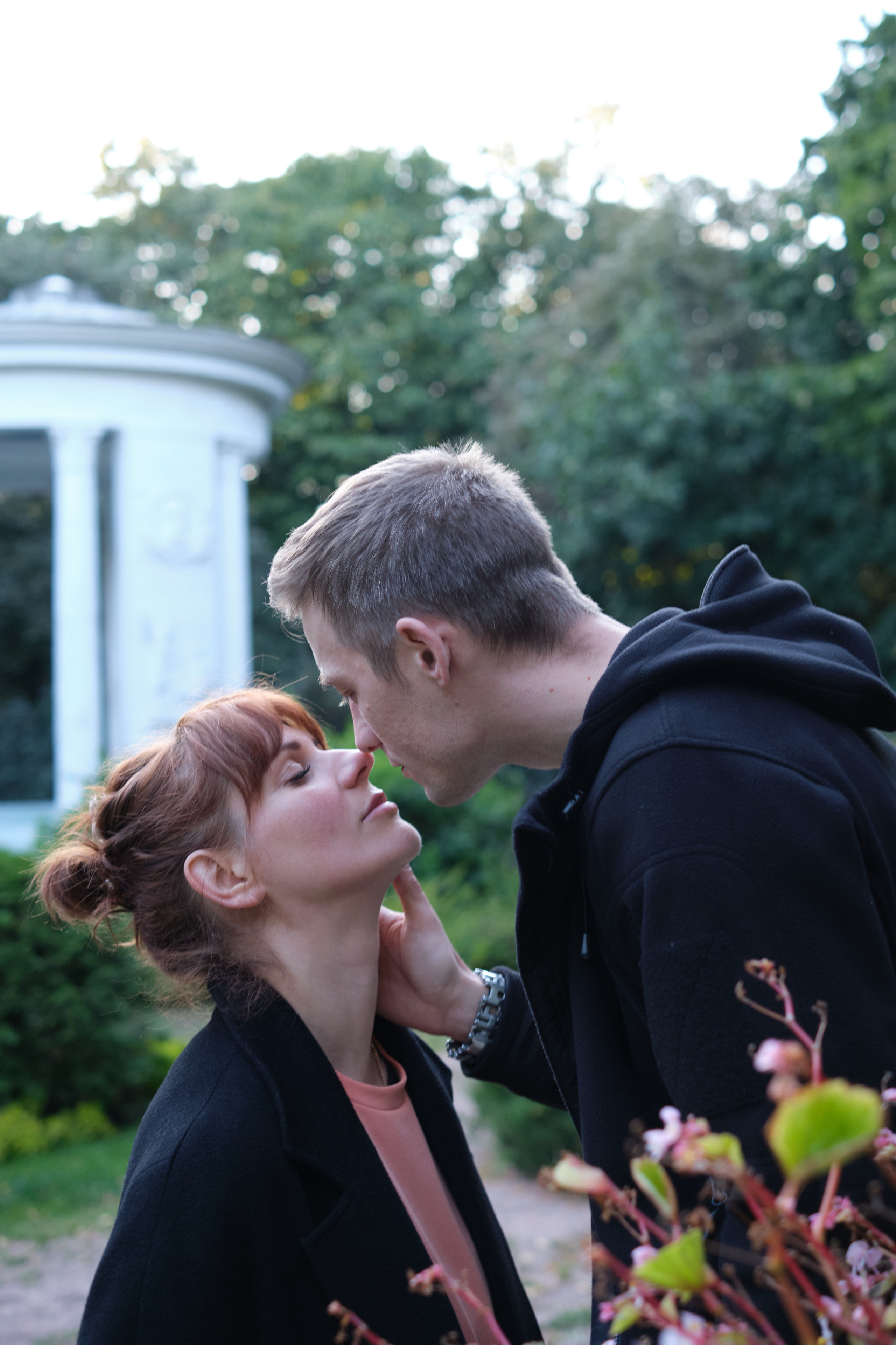 Фотосессия влюбленной пары на закате на набережной Нескучного сада. Елена Павленко. Фотограф. Москва