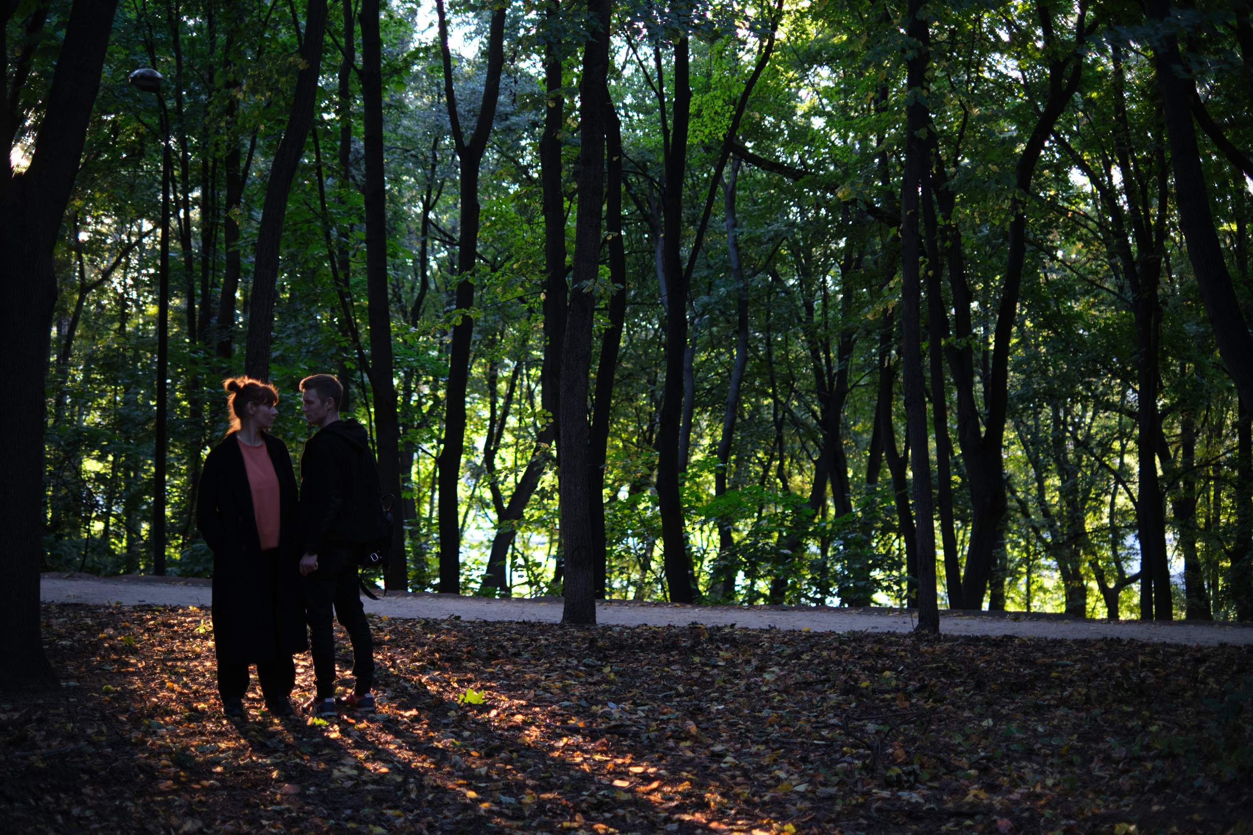 Фотосессия влюбленной пары на закате на набережной Нескучного сада. Елена Павленко. Фотограф. Москва