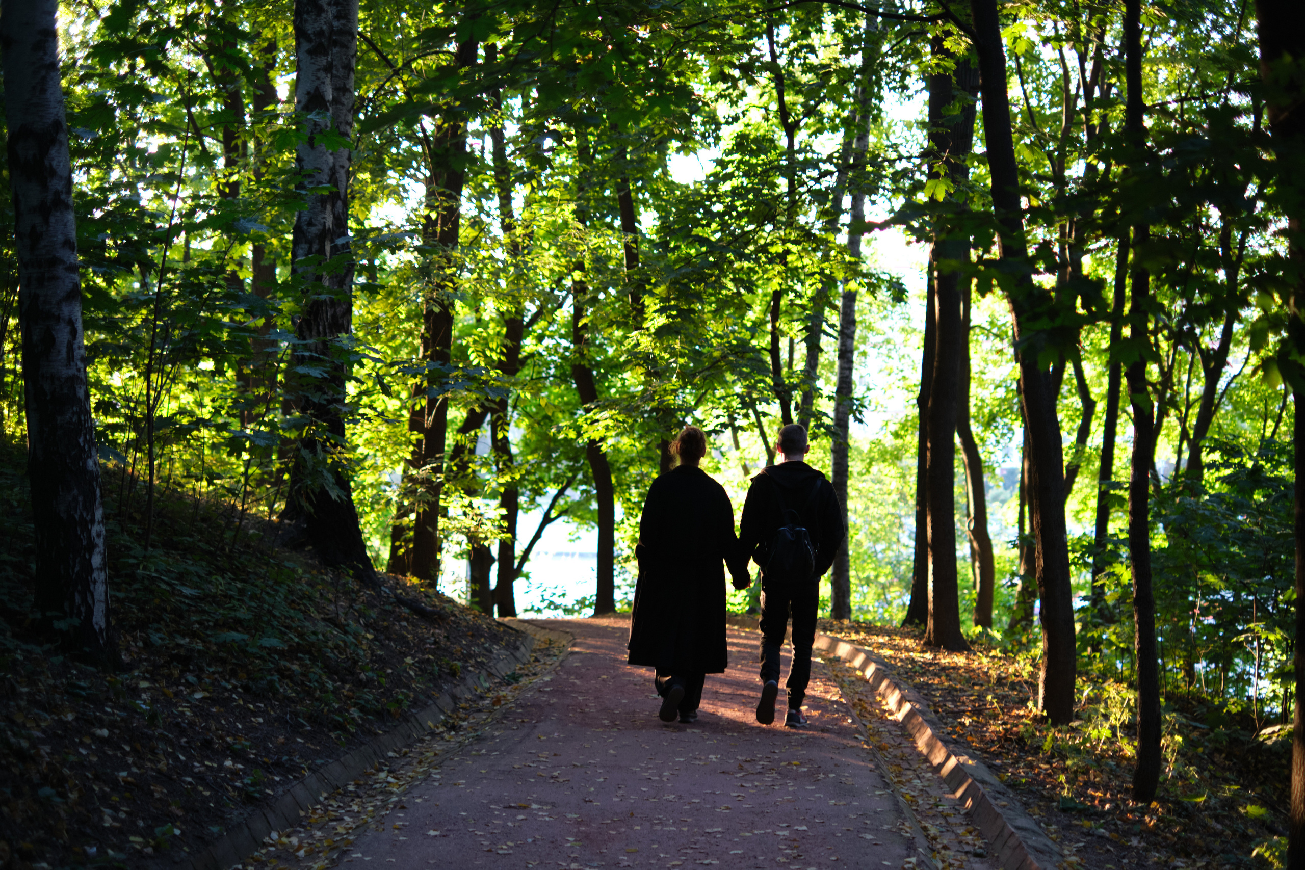 Фотосессия влюбленной пары на закате на набережной Нескучного сада. Елена Павленко. Фотограф. Москва
