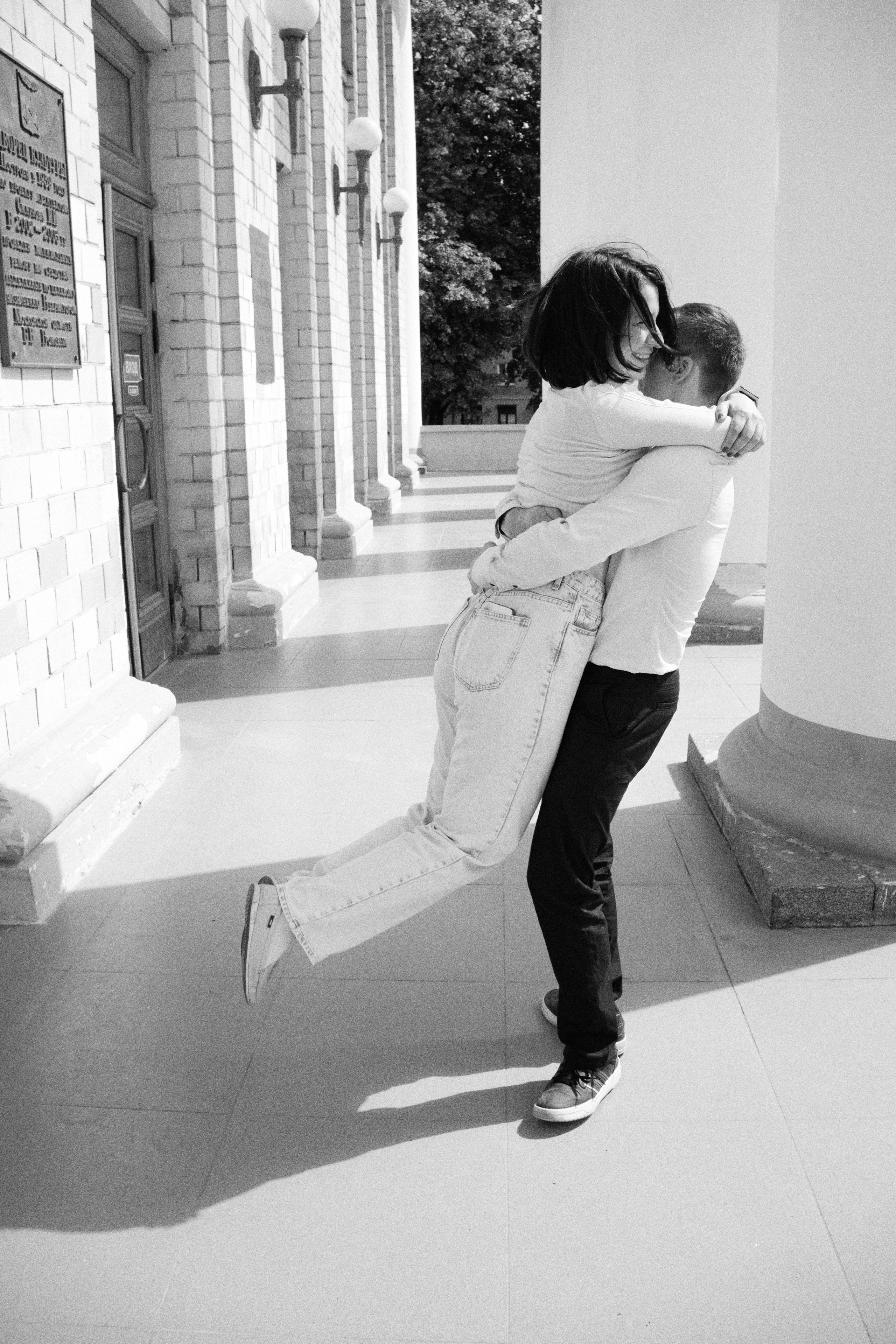 Фотосессия красивой пары на улицах города. Елена Павленко. Фотограф. Москва