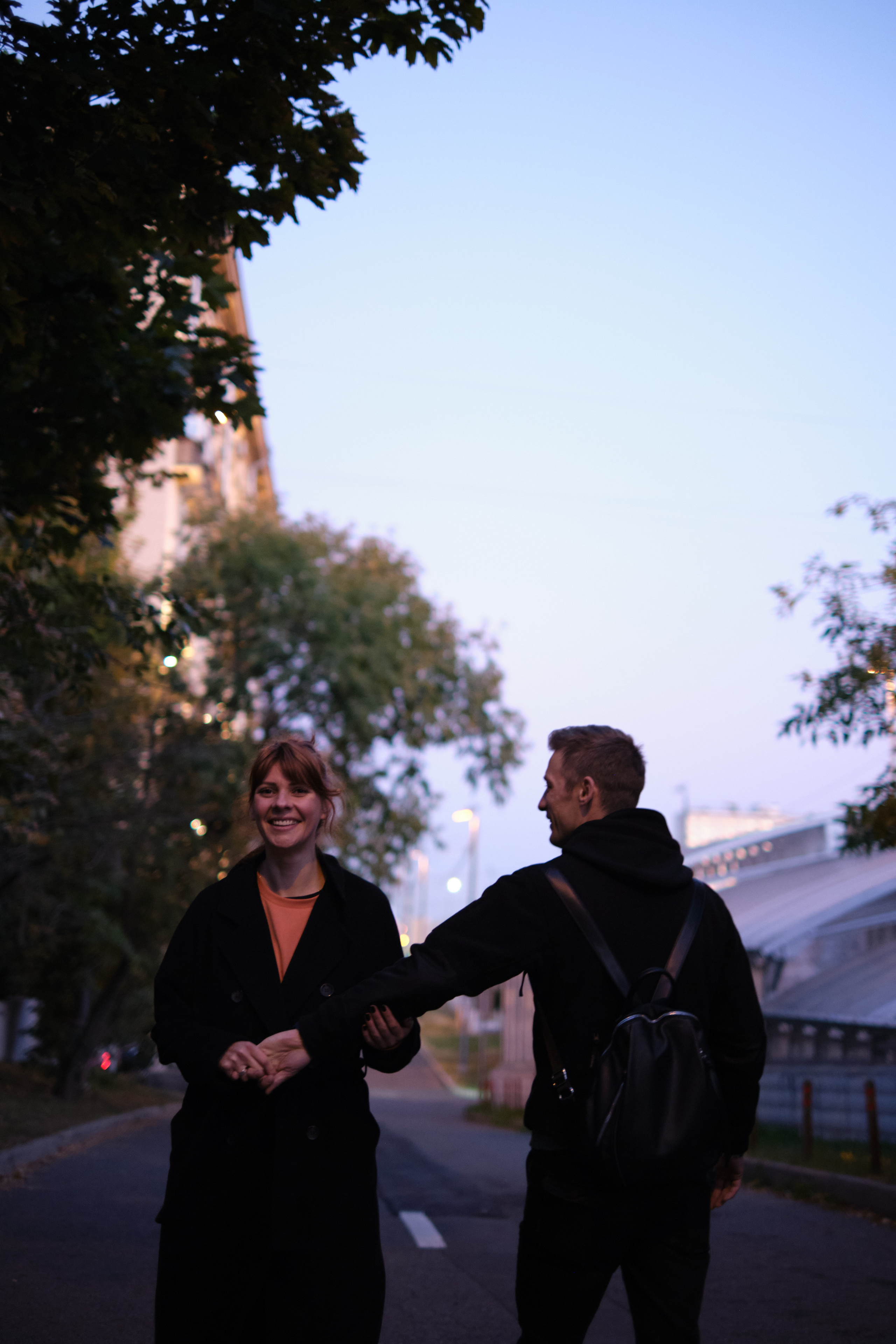 Фотосессия влюбленной пары на закате на набережной Нескучного сада. Елена Павленко. Фотограф. Москва