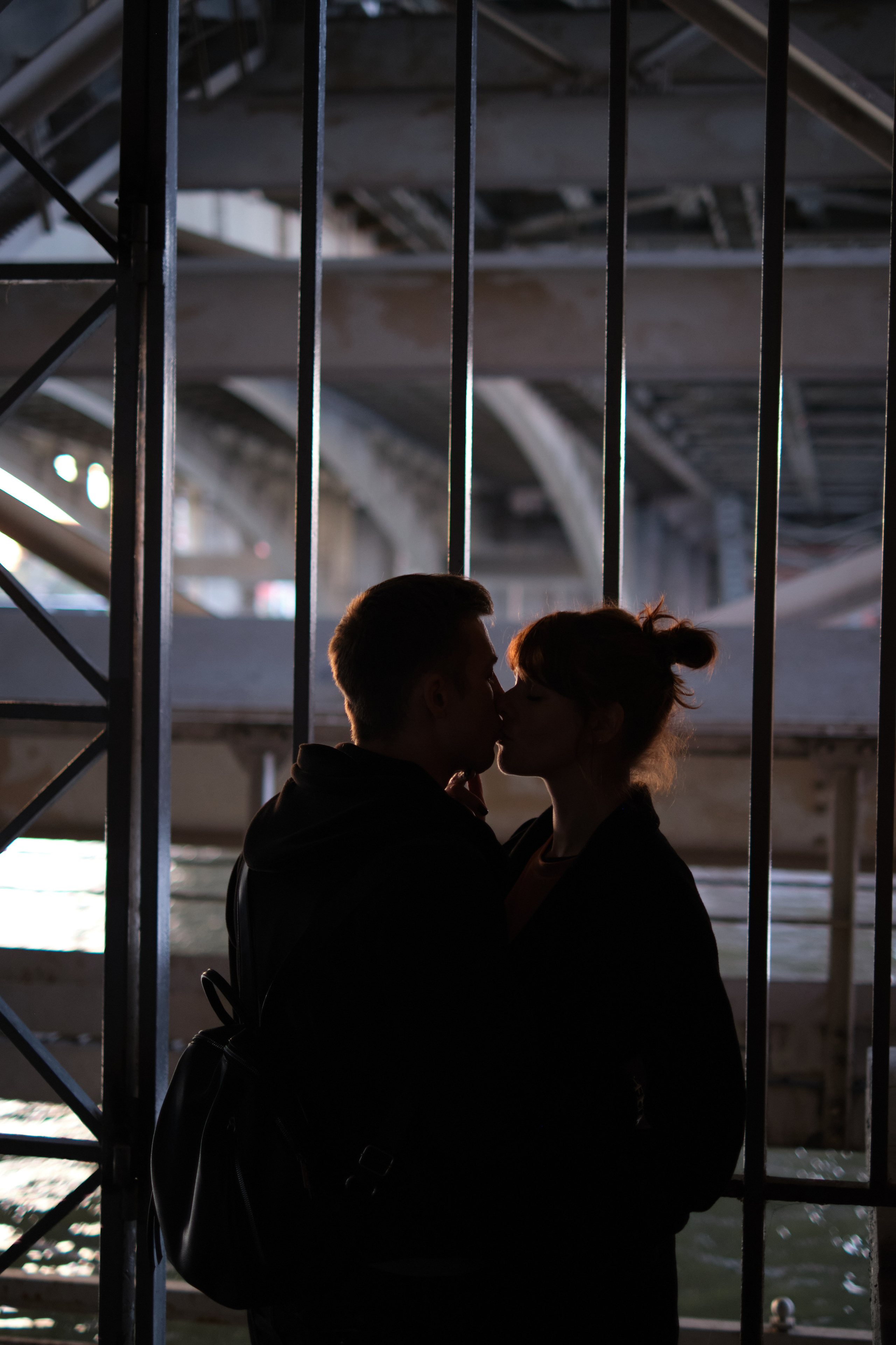 Фотосессия влюбленной пары на закате на набережной Нескучного сада. Елена Павленко. Фотограф. Москва