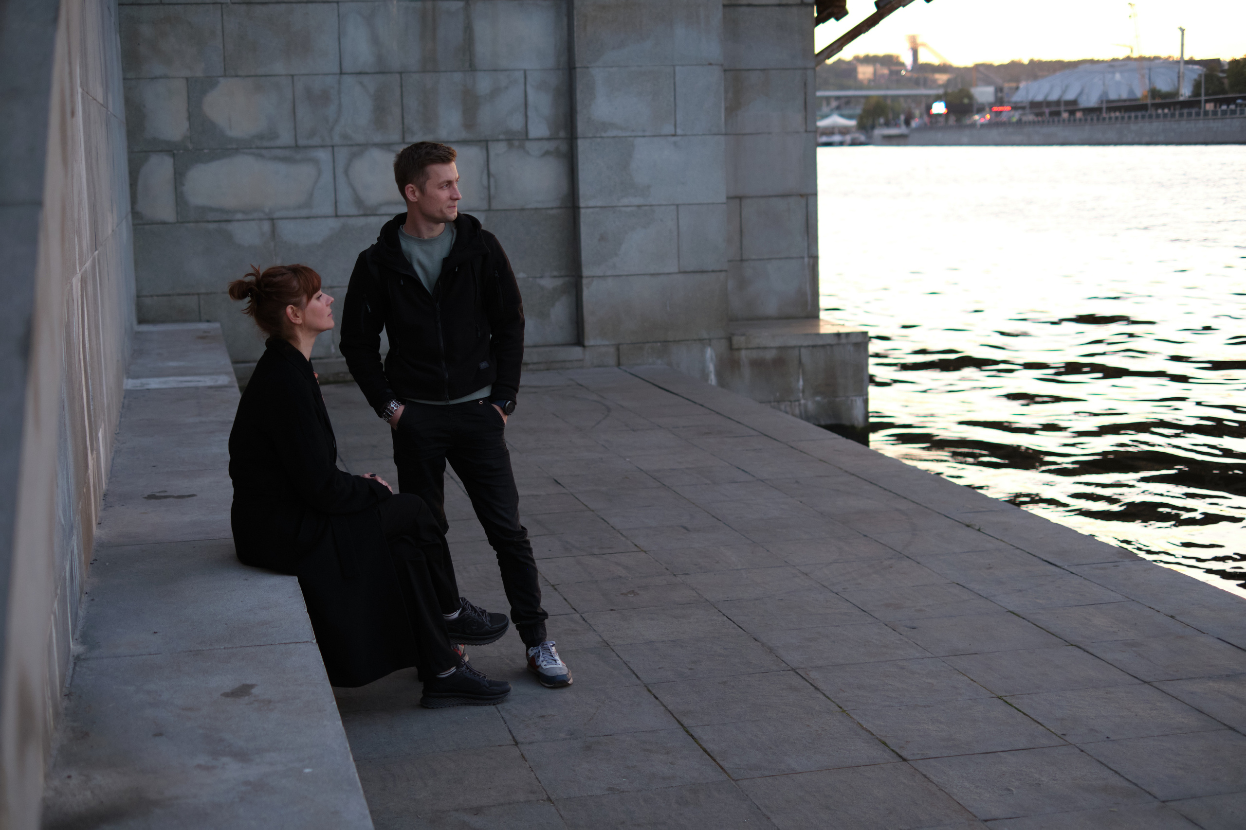 Фотосессия влюбленной пары на закате на набережной Нескучного сада. Елена Павленко. Фотограф. Москва